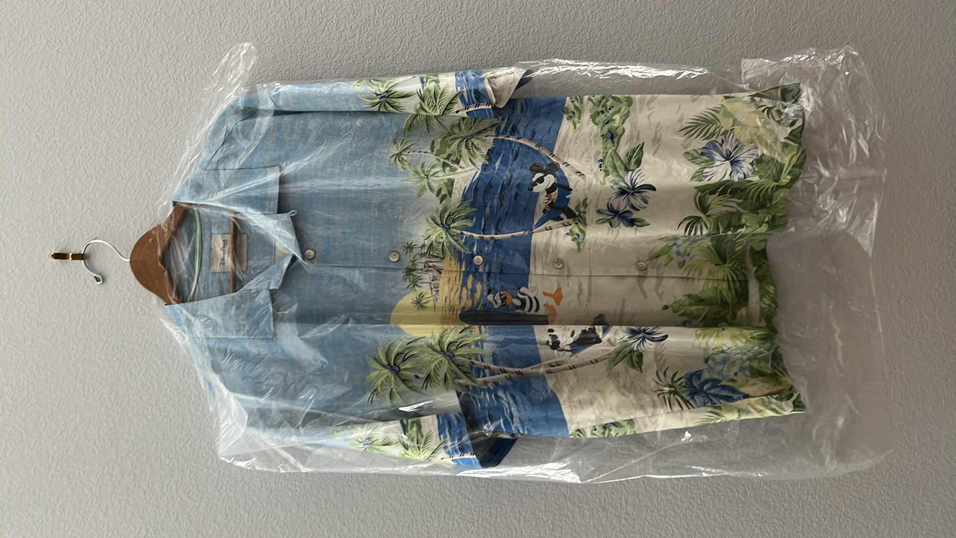 Photo 1 of DISNEY PARKS COLLECTION BY TOMMY BAHAMA HAWAIIAN STYLE BUTTON DOWN MENS 100% SILK SHIRT (XL)