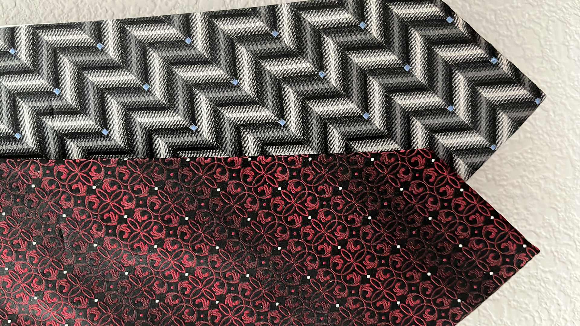 Photo 2 of 4-MENS TIES VANHEUSEN, SMITHSONIAN, MERVYNS