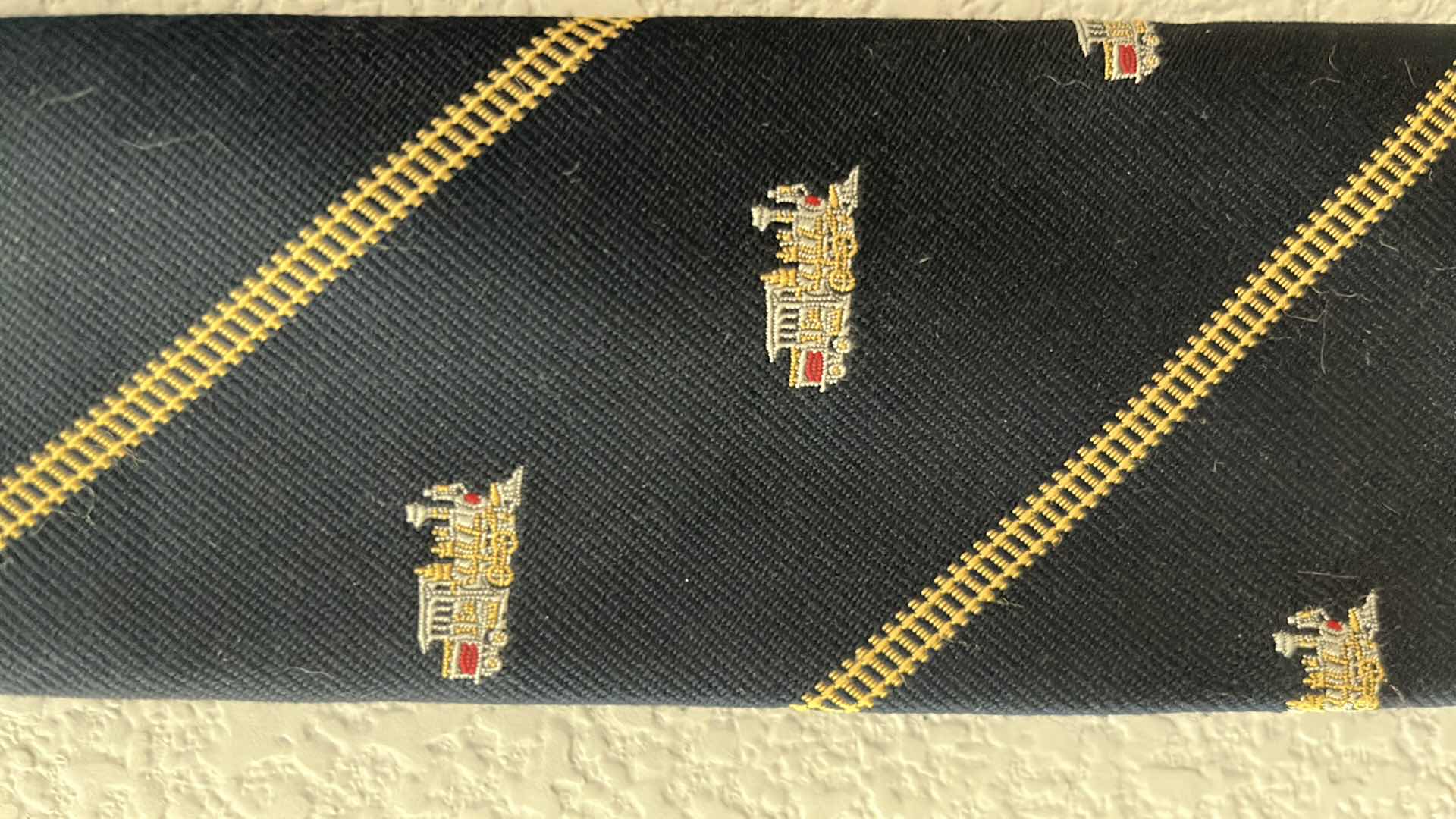 Photo 1 of 4-MENS TIES VANHEUSEN, SMITHSONIAN, MERVYNS