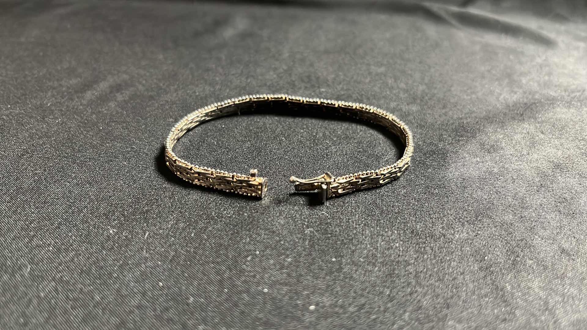 Photo 1 of WOMENS VINTAGE STERLING SILVER HERRINGBONE BRACELET,STAMPED 925, 7”L