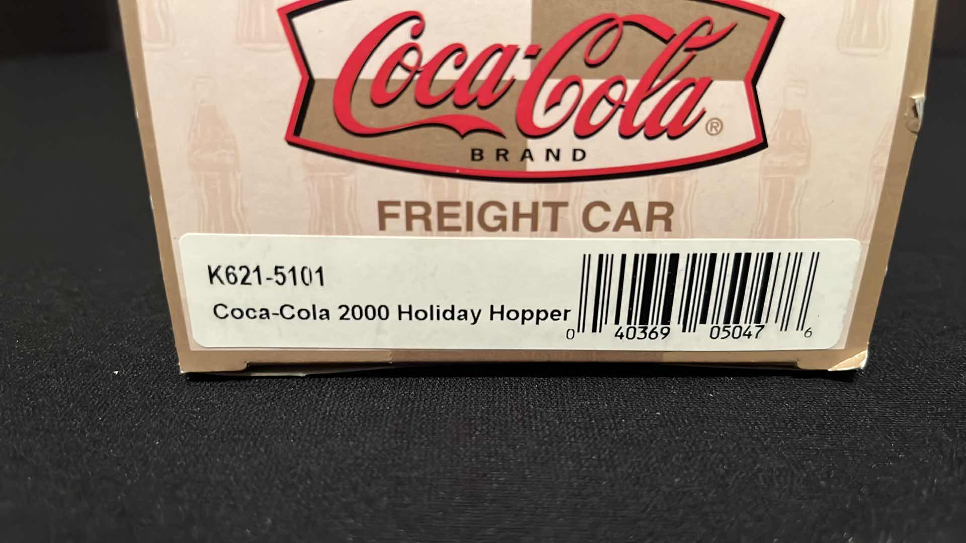 Photo 1 of K-LINE ELECTRIC TRAINS COCA-COLA BRAND 2000 HOLIDAY HOPPER FREIGHT CAR (ITEM K621-5101)