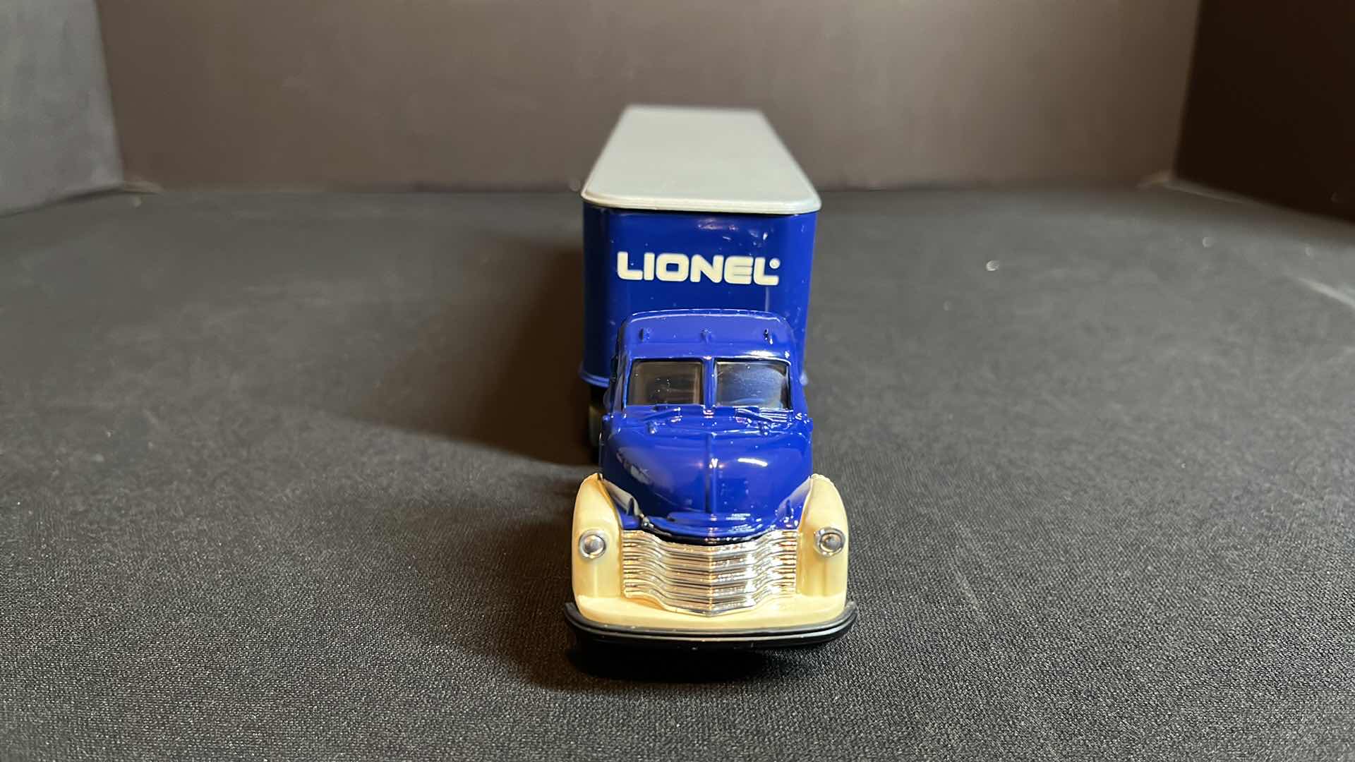 Photo 1 of ERTL COMPANY EASTWOOD AUTOMOBILIA LIONEL ELECTRIC TRAINS DIE-CAST METAL SIGNATURE EDITION 1905 FORD DELIVERY TRUCK BANK W KEY & 1950 CHEVY TRACTOR TRAILER W COA, 1994 (STOCK #B557)