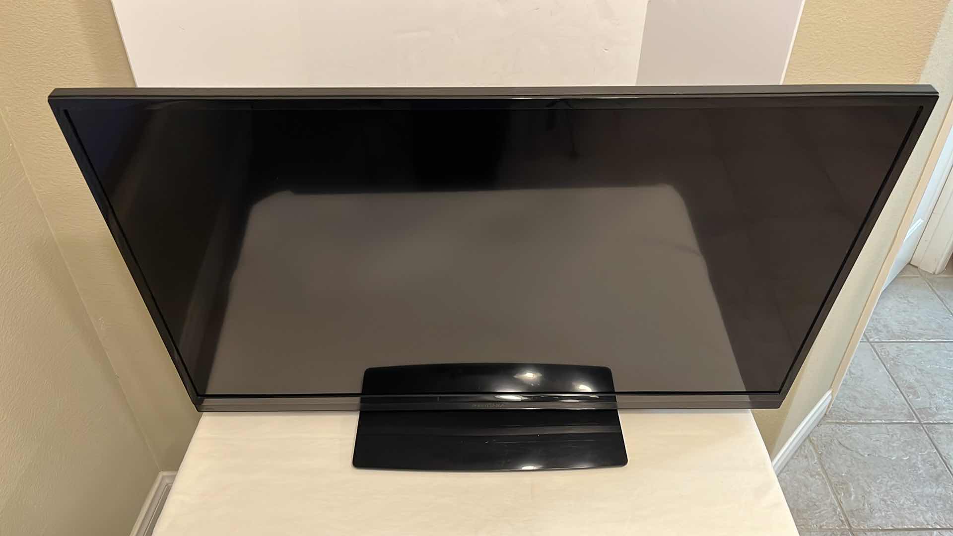 Photo 1 of INSIGNIA 39” LED 1080p 60Hz HDTV MODEL NS-39D400NA14