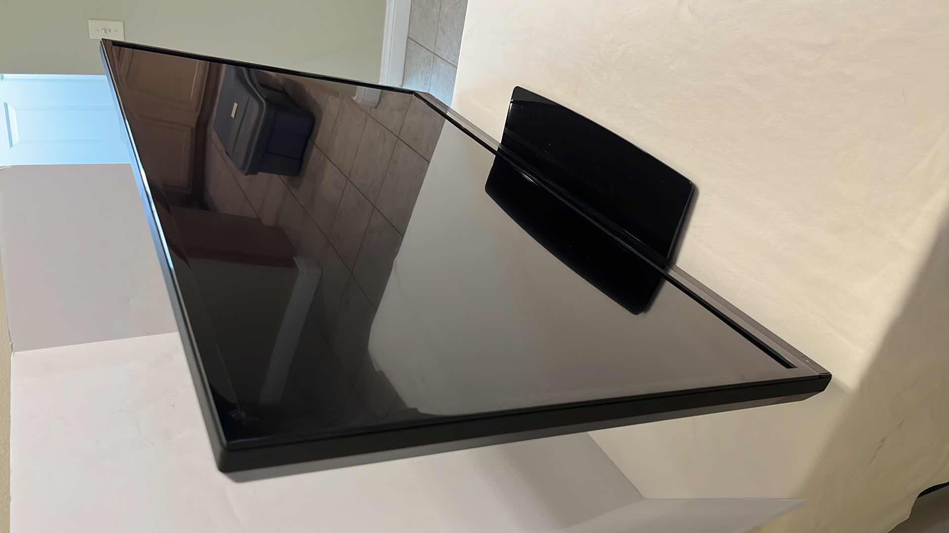 Photo 1 of INSIGNIA 39” LED 1080p 60Hz HDTV MODEL NS-39D400NA14