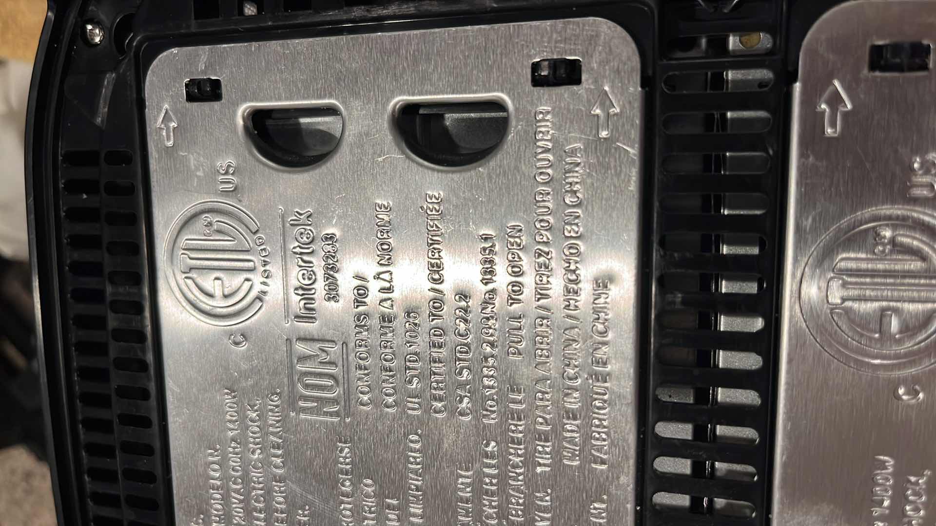 Photo 6 of BLACK & DECKER 4-SLICE TOASTER MODEL 3073283