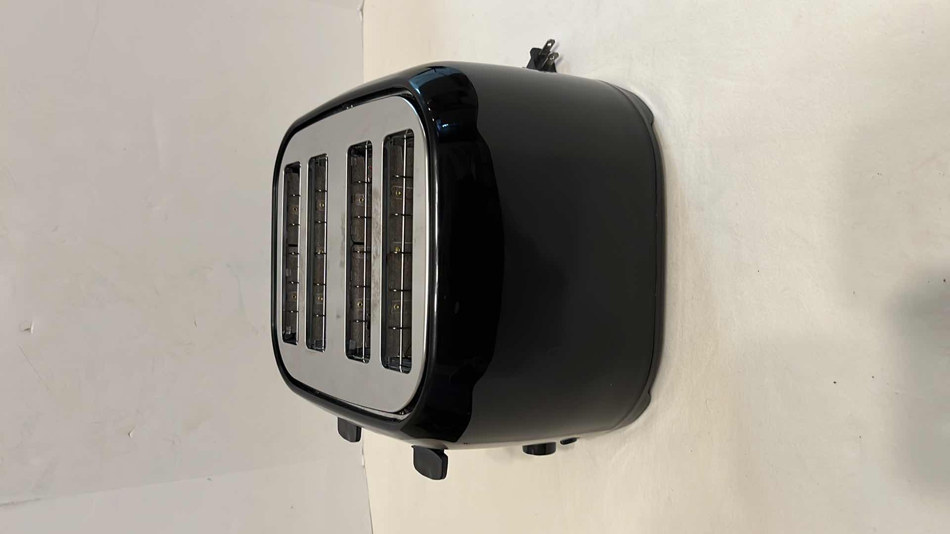 Photo 1 of BLACK & DECKER 4-SLICE TOASTER MODEL 3073283