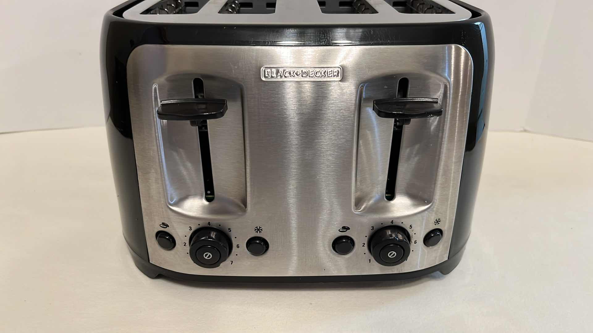 Photo 2 of BLACK & DECKER 4-SLICE TOASTER MODEL 3073283