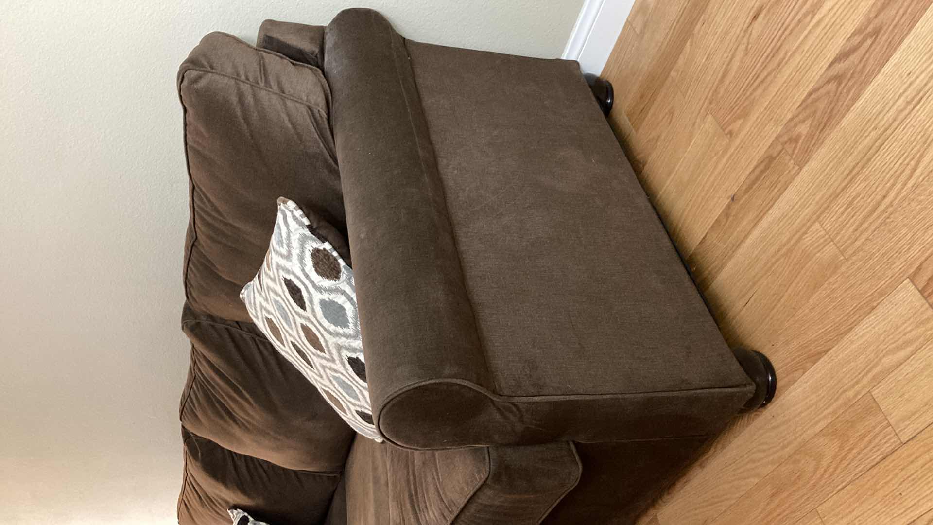 Photo 3 of UNITED FURNITURE EXPRESSO SOFA W PULL OUT BED & THROW PILLOWS 83” X 37” H38”