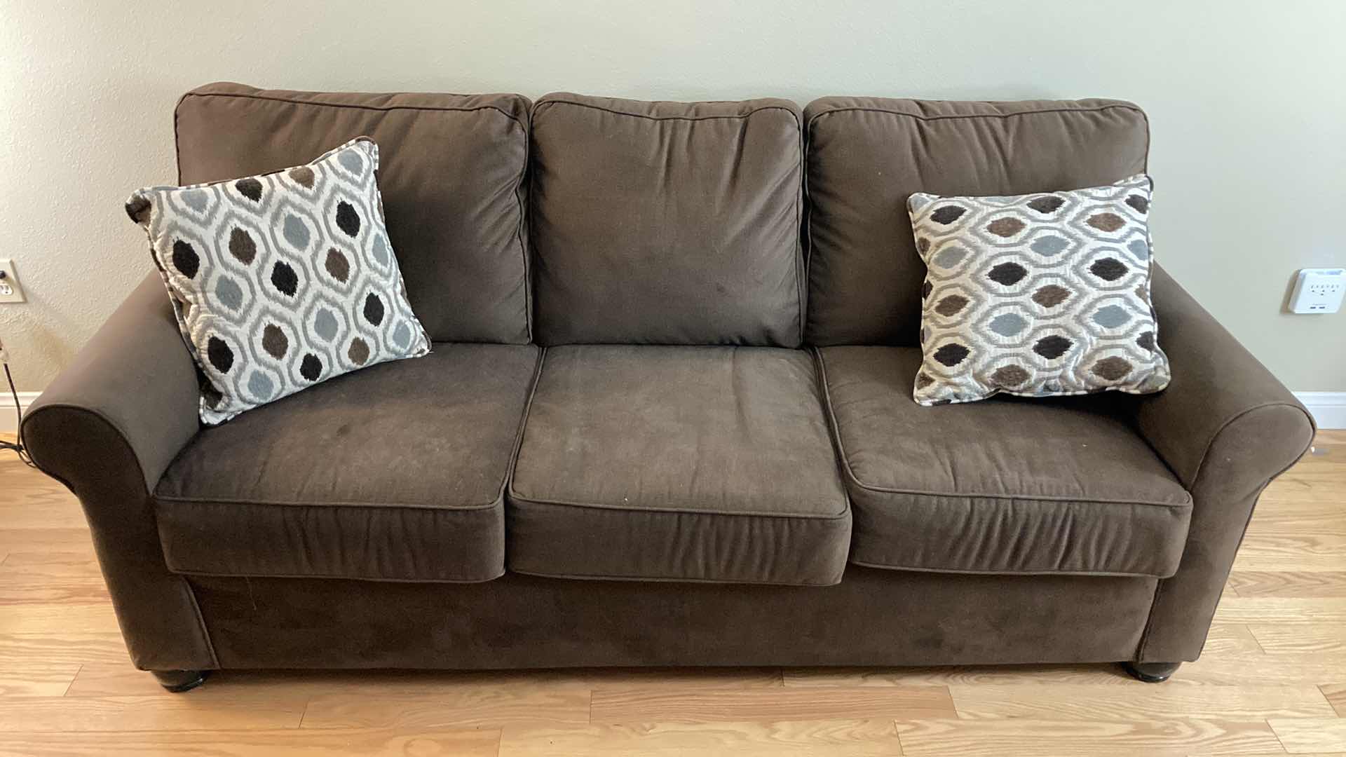 Photo 1 of UNITED FURNITURE EXPRESSO SOFA W PULL OUT BED & THROW PILLOWS 83” X 37” H38”