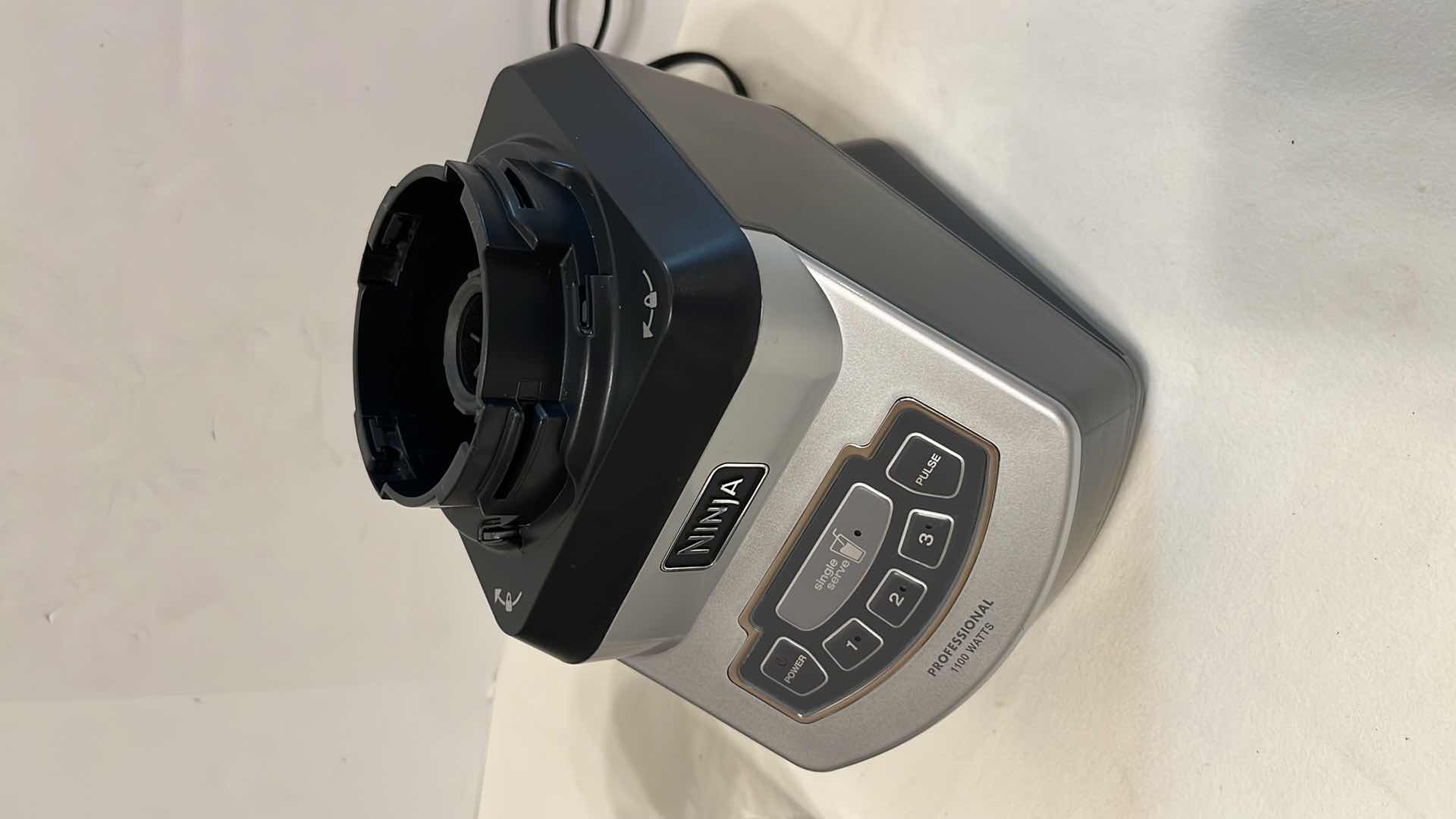 Photo 1 of NINJA SINGLE SERVE BLENDER W 2 CUPS MODEL BL660B