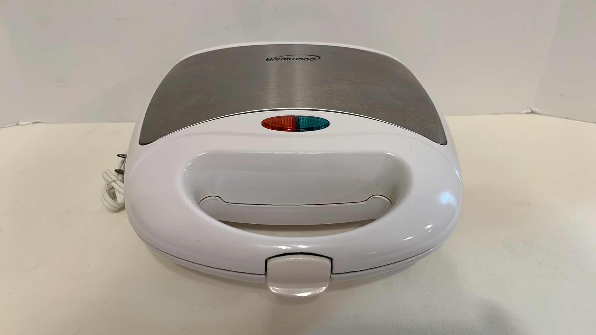 Photo 1 of BRENTWOOD WHITE WAFFLE MAKER TS-242