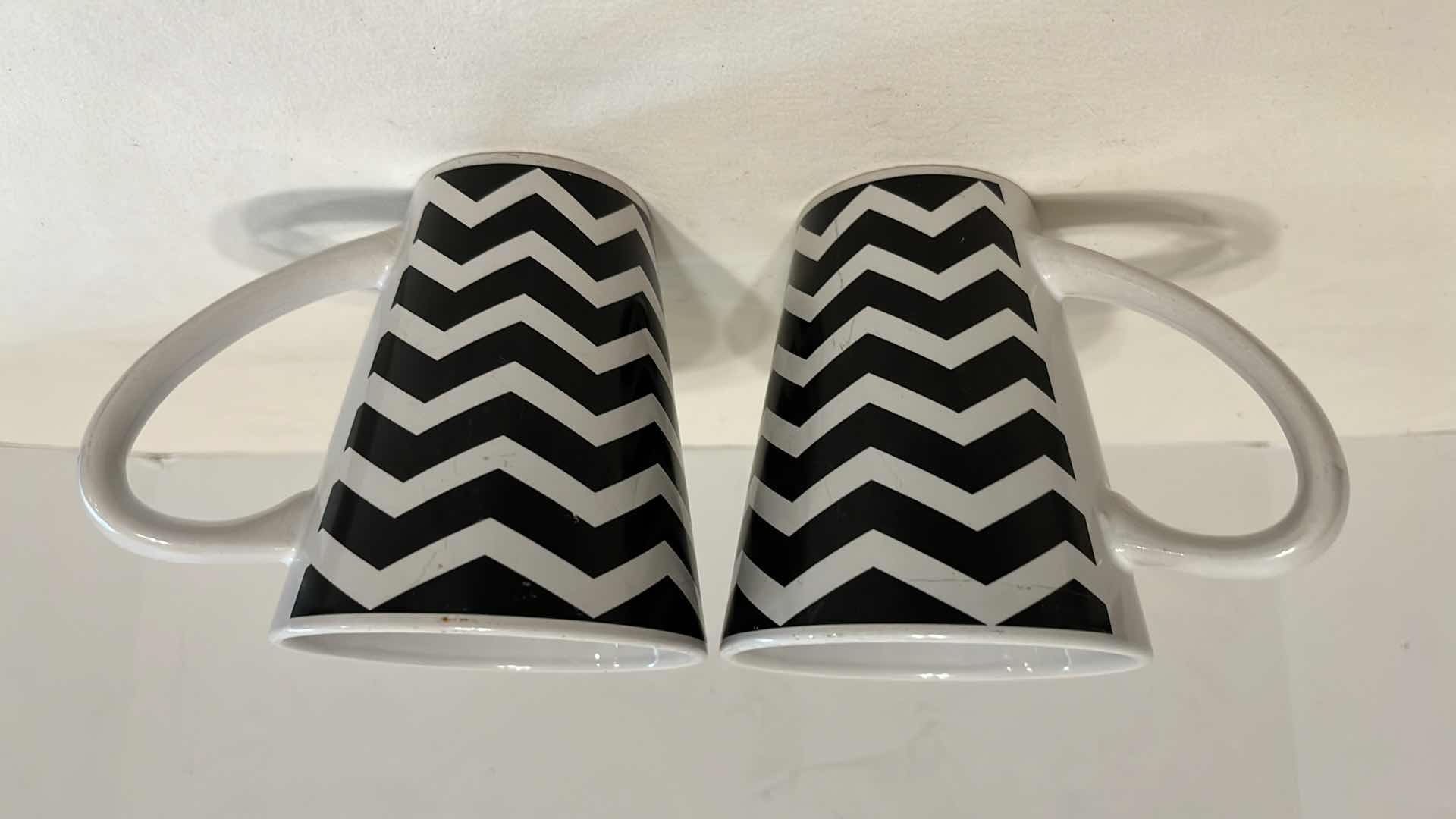 Photo 1 of TEA KETTLE W COFFEE CUPS