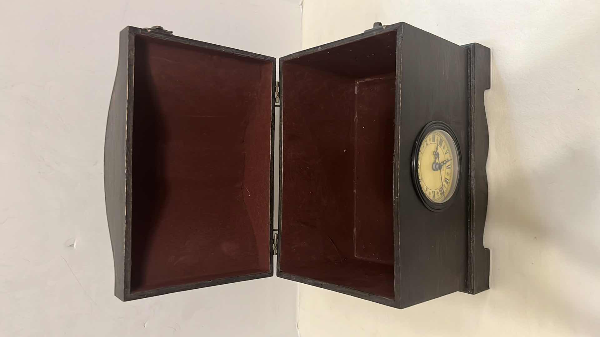 Photo 4 of VINTAGE WOODEN HINGED/LATCHING STORAGE BOX W QUARTZ CLOCK 6.5” X 10.25” H9”