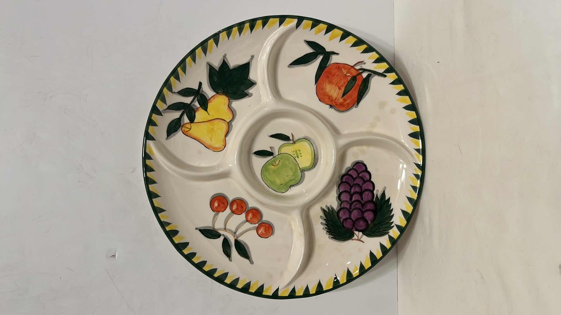 Photo 4 of VINTAGE TURKEY PLATTER 13.5” X 18” & DIVIDED ROUND FRUIT DESIGN SERVING TRAY 11.75”