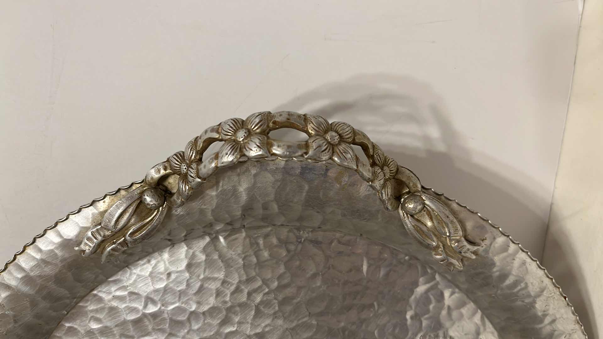 Photo 3 of VINTAGE HAND WROUGHT HAMMERED ALUMINUM TULIP 14” TRAY CREATIONS BY RODNEY KENT #409 ALUMINUM TULIP