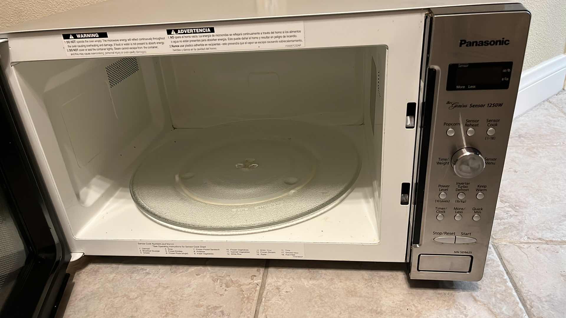 Photo 1 of PANASONIC MICROWAVE MODEL NN-SD9625