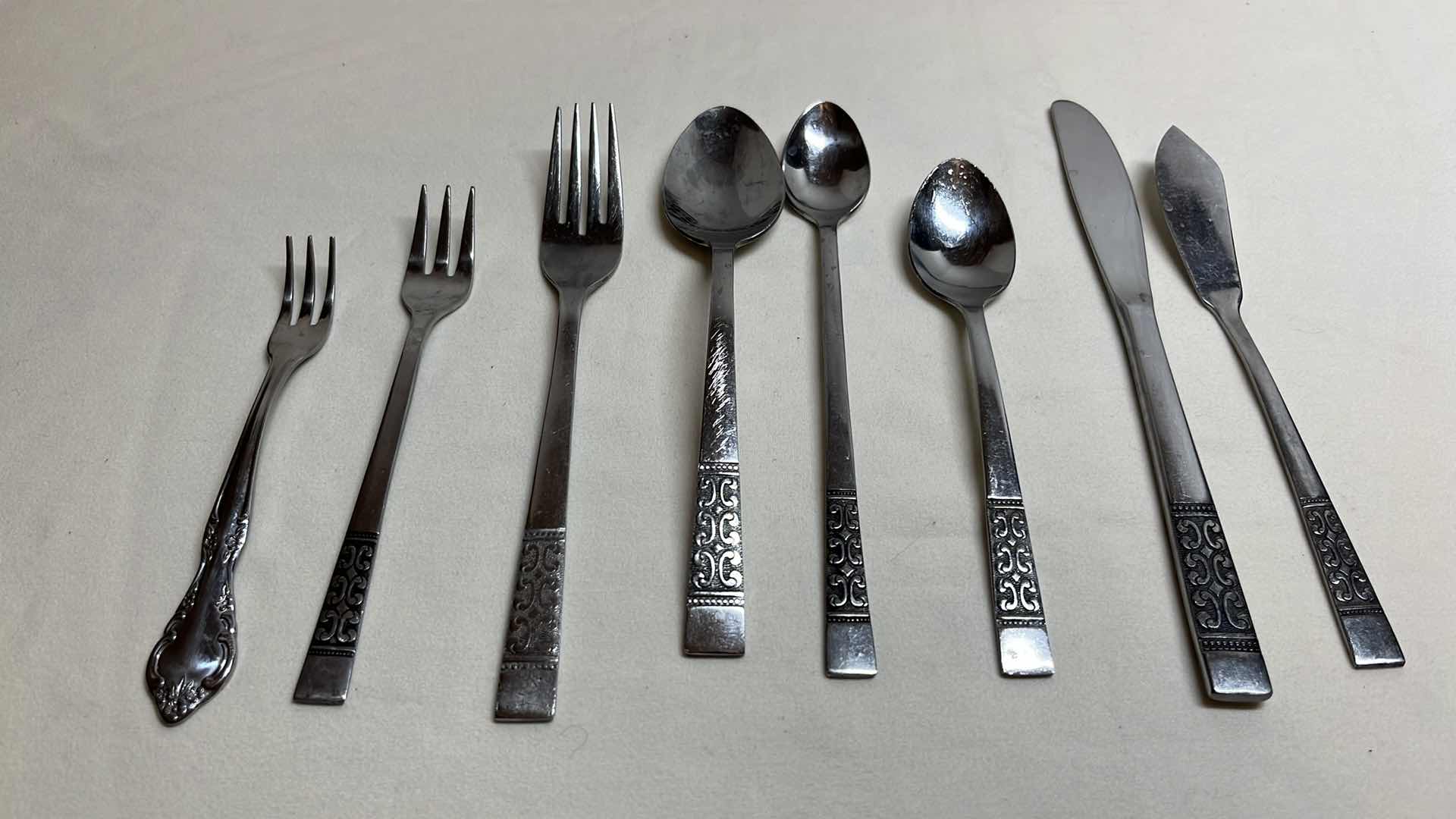 Photo 1 of FLATWARE SET