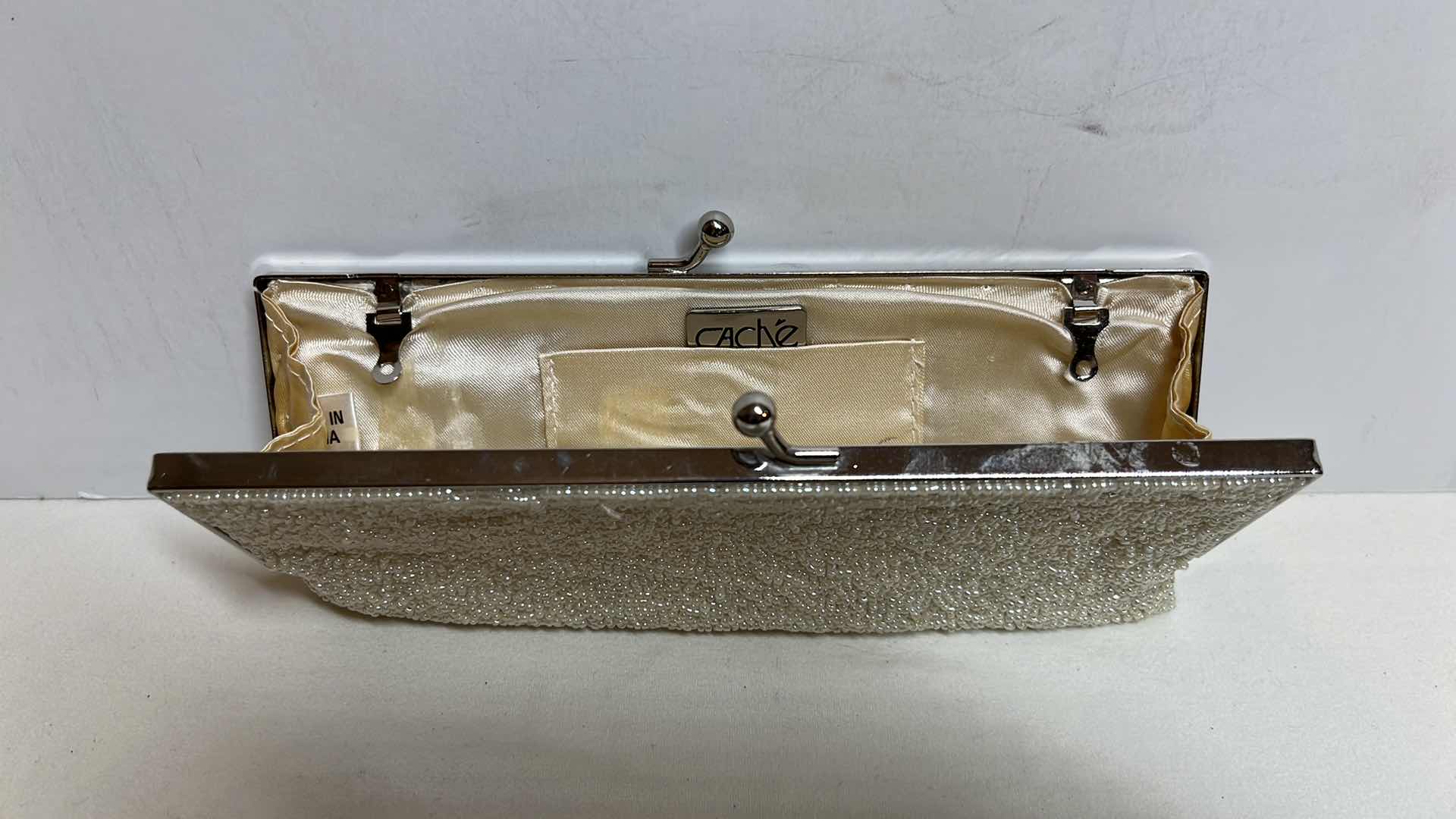 Photo 6 of CLUTCH STYLE PURSES (3)