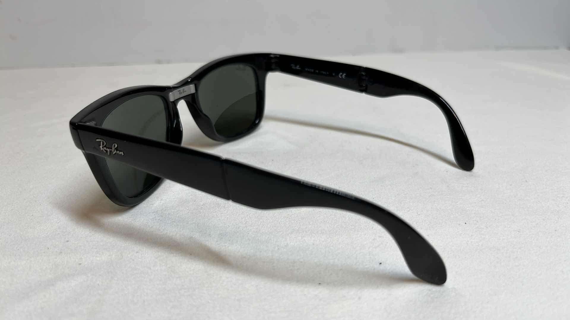 Photo 1 of RAY-BAN FOLDING WAYFARER SUNGLASSES W CASE