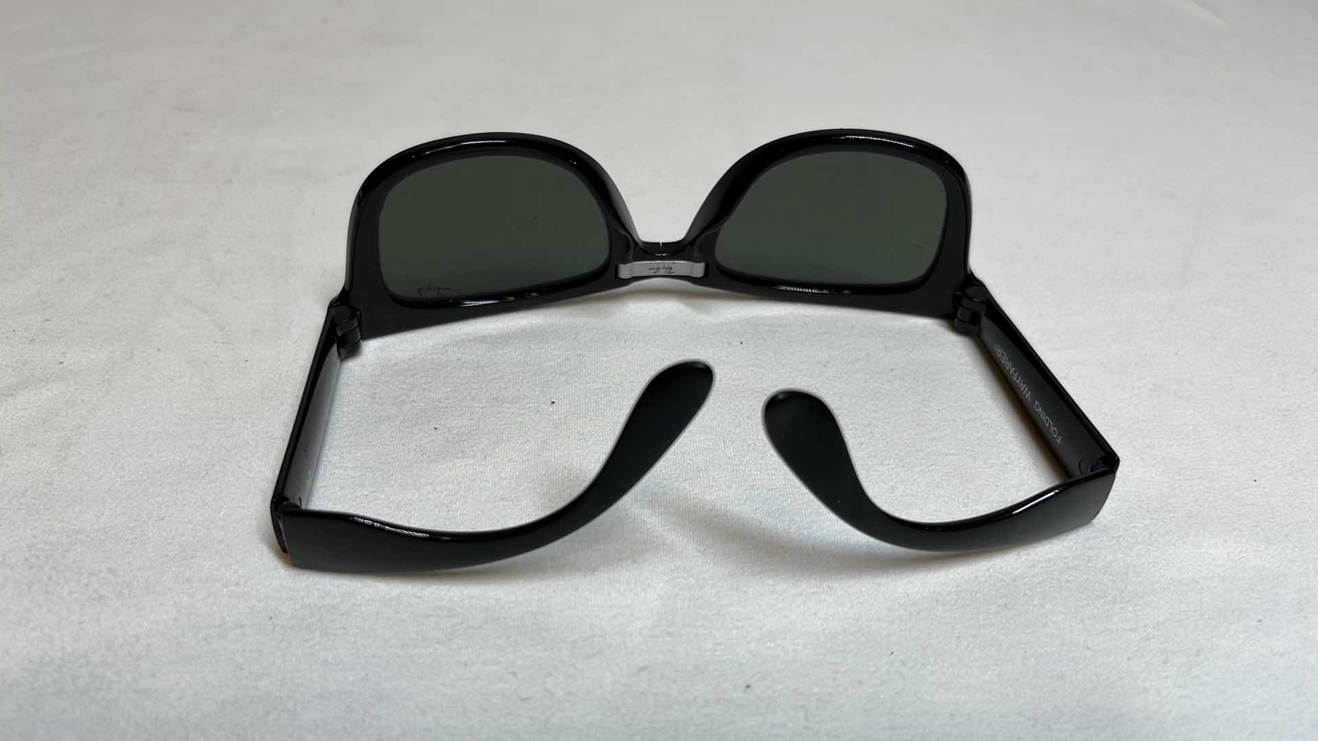 Photo 1 of RAY-BAN FOLDING WAYFARER SUNGLASSES W CASE