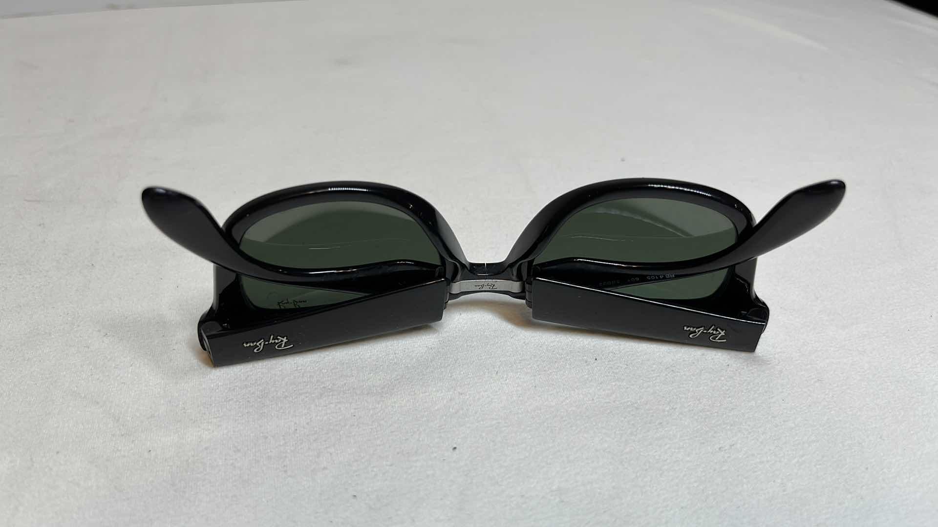 Photo 1 of RAY-BAN FOLDING WAYFARER SUNGLASSES W CASE