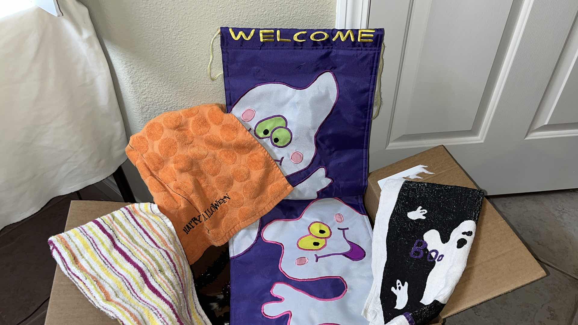 Photo 3 of HALLOWEEN DECOR