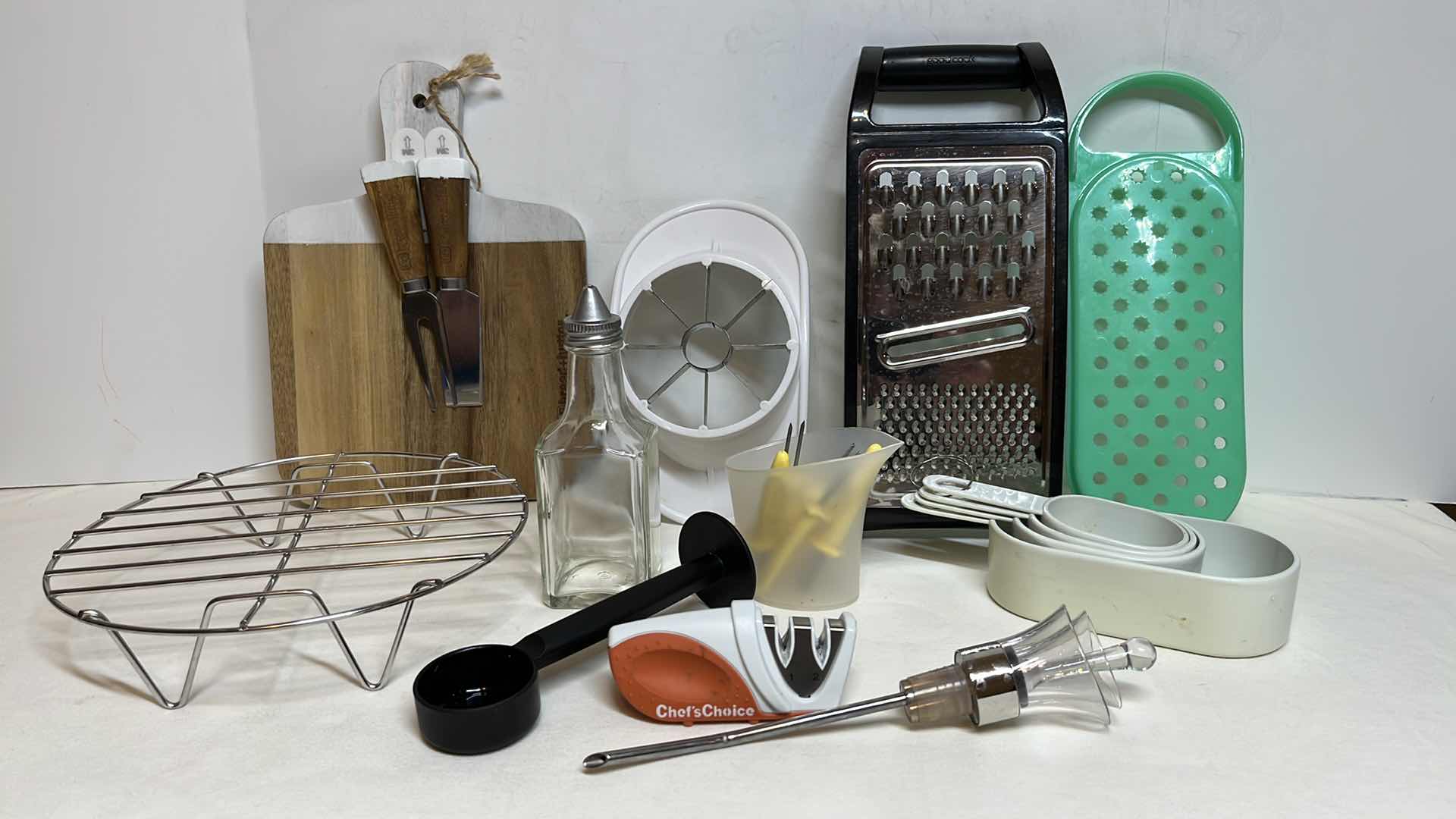 Photo 1 of VARIOUS KITCHEN ITEMS