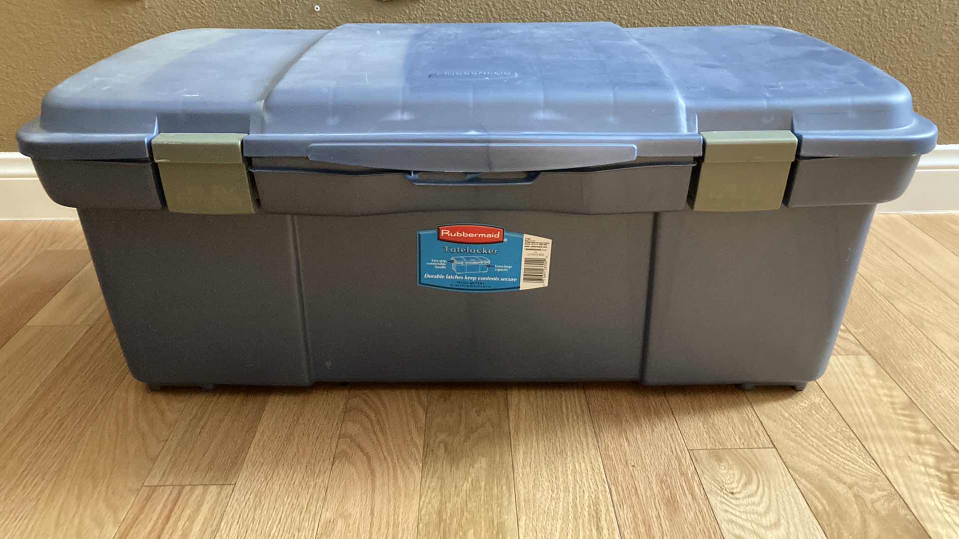 Photo 8 of CHRISTMAS DECORATIONS W RUBBERMAID TOTE-LOCKER 19.5GAL