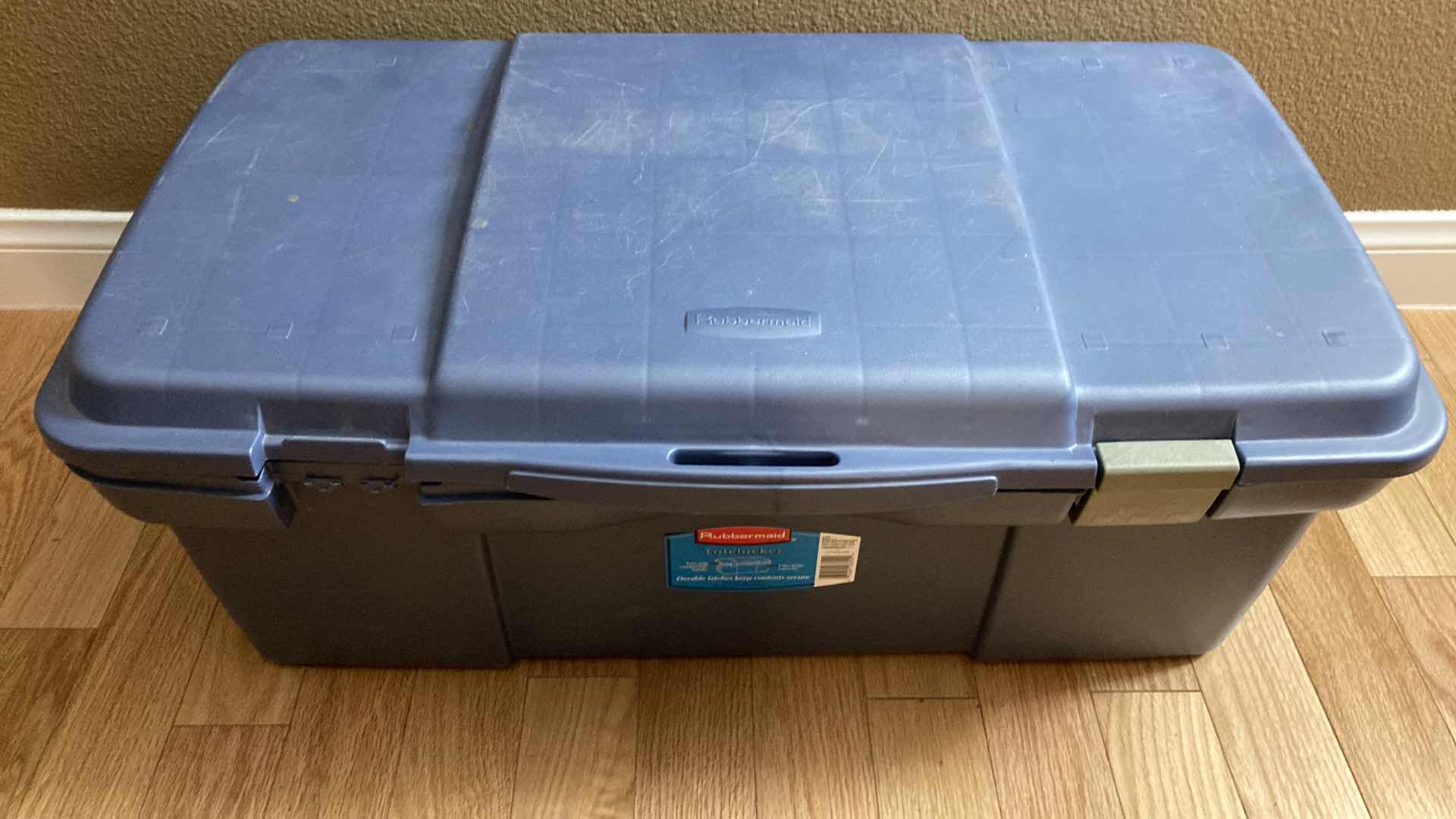 Photo 6 of CHRISTMAS DECORATIONS W RUBBERMAID TOTE-LOCKER 19.5GAL