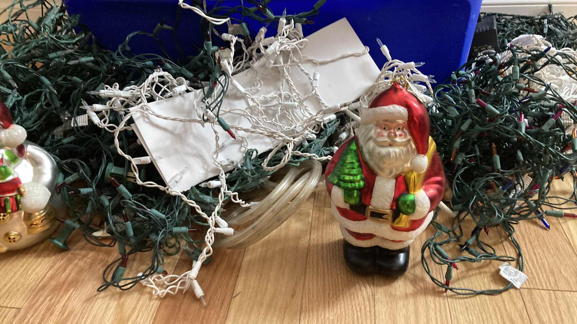 Photo 6 of CHRISTMAS DECORATIONS W STERILITE TOTE 30GAL