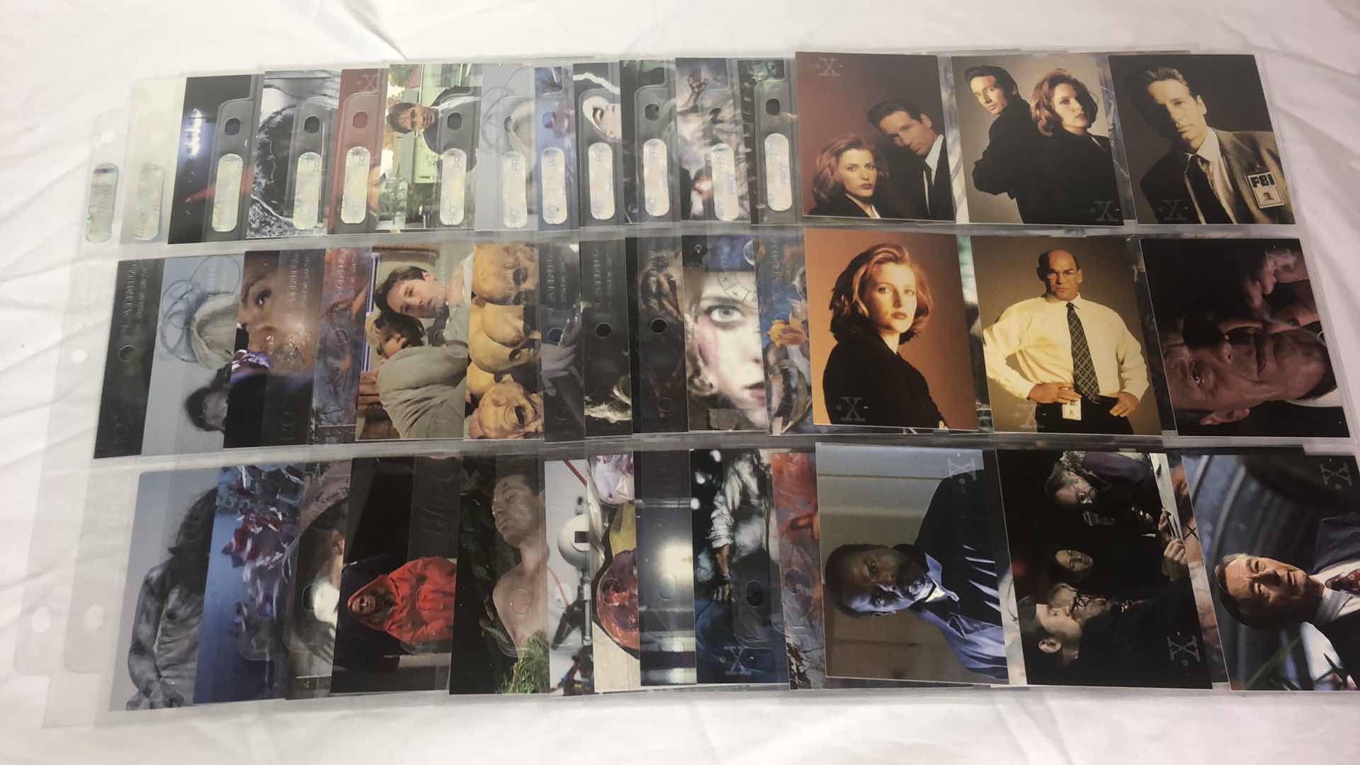 Photo 1 of APPROX 90 TOPPS THE X FILES TRADING CARDS NEAR COMPLETE SET IN SLEEVES NEAR PERFECT CONDITION