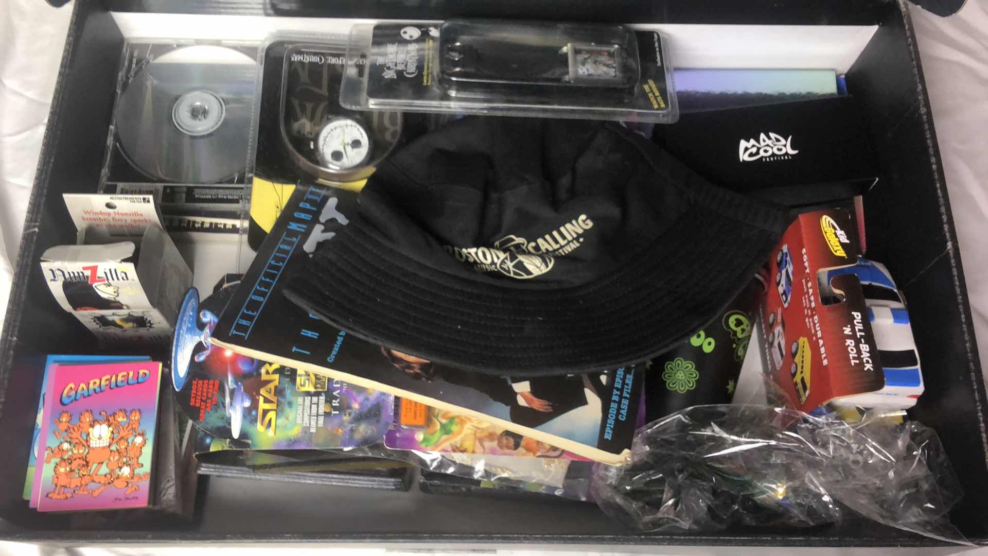 Photo 1 of LARGE LOOT FULL OF TRADING CARDS, MAD COOL FRST VIP PASSES, FIGURINES AND MUCH MORE