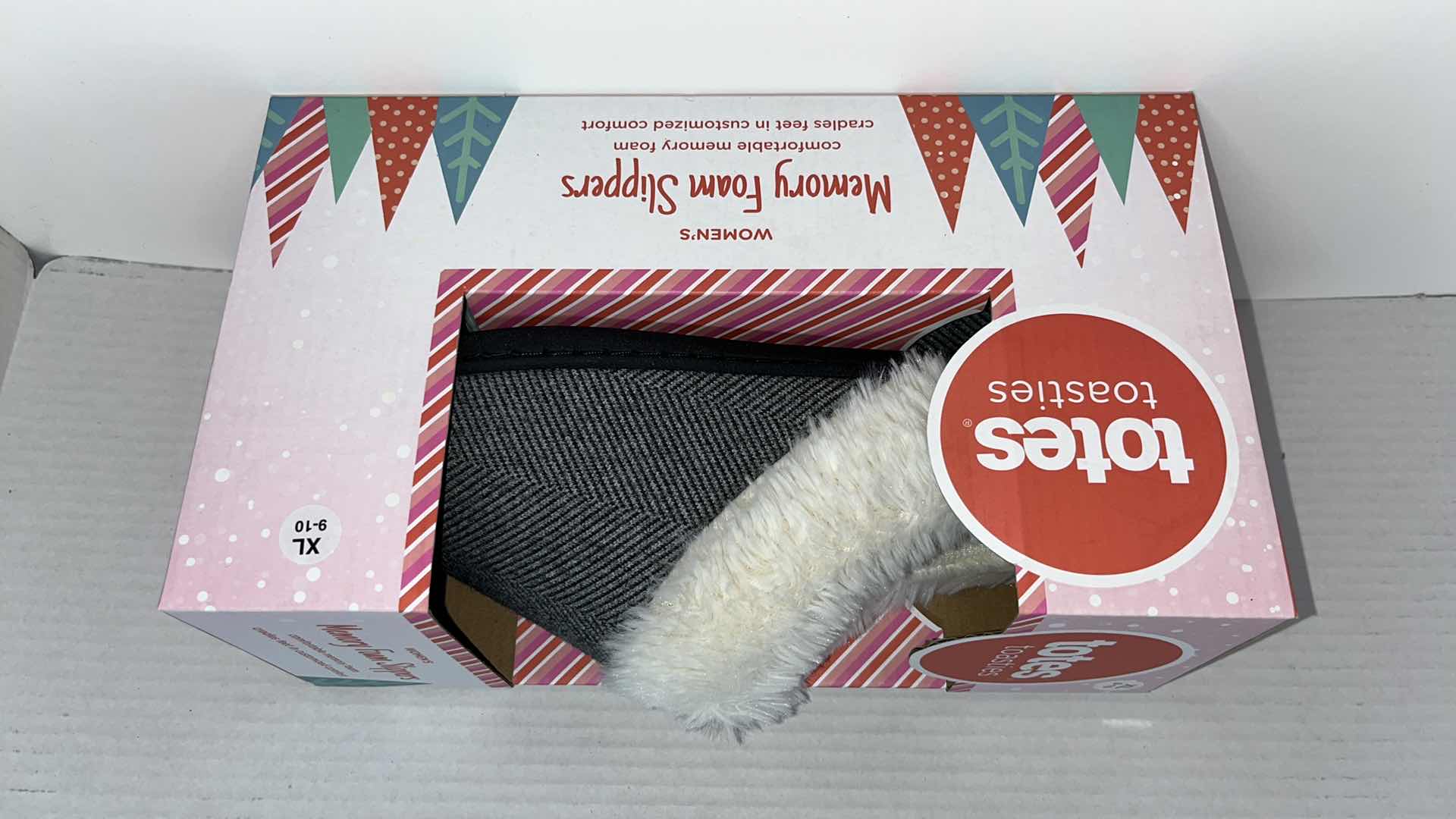 Photo 4 of NEW TOTES TOASTIES WOMENS MEMORY FOAM SLIPPERS, XL 9-10 (2)