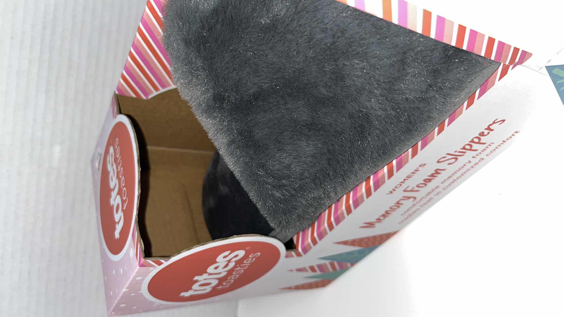 Photo 3 of NEW TOTES TOASTIES WOMENS MEMORY FOAM SLIPPERS, XL 9-10 (2)