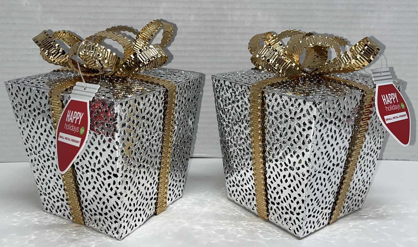 Photo 1 of NEW HAPPY HOLIDAYS CHRISTMAS LED SMALL METAL GIFT BOX, SILVER/GOLD (2)