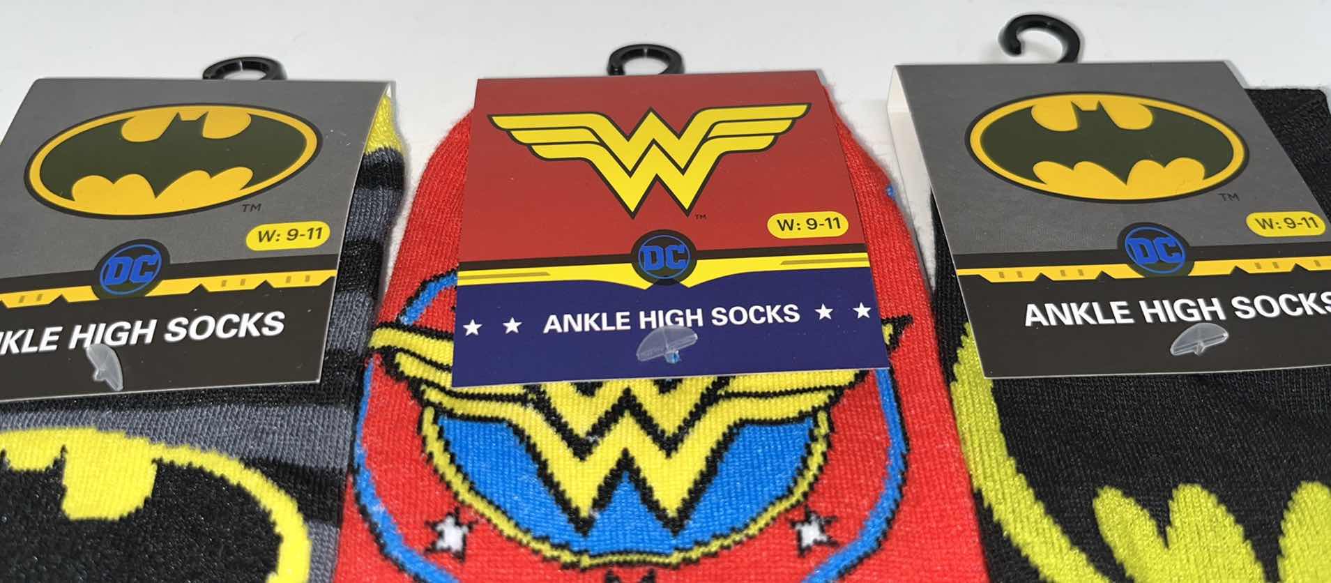 Photo 1 of NEW DC BATMAN/WONDER WOMAN WOMENS SIZE 9-11 ANKLE HIGH SOCKS (3)