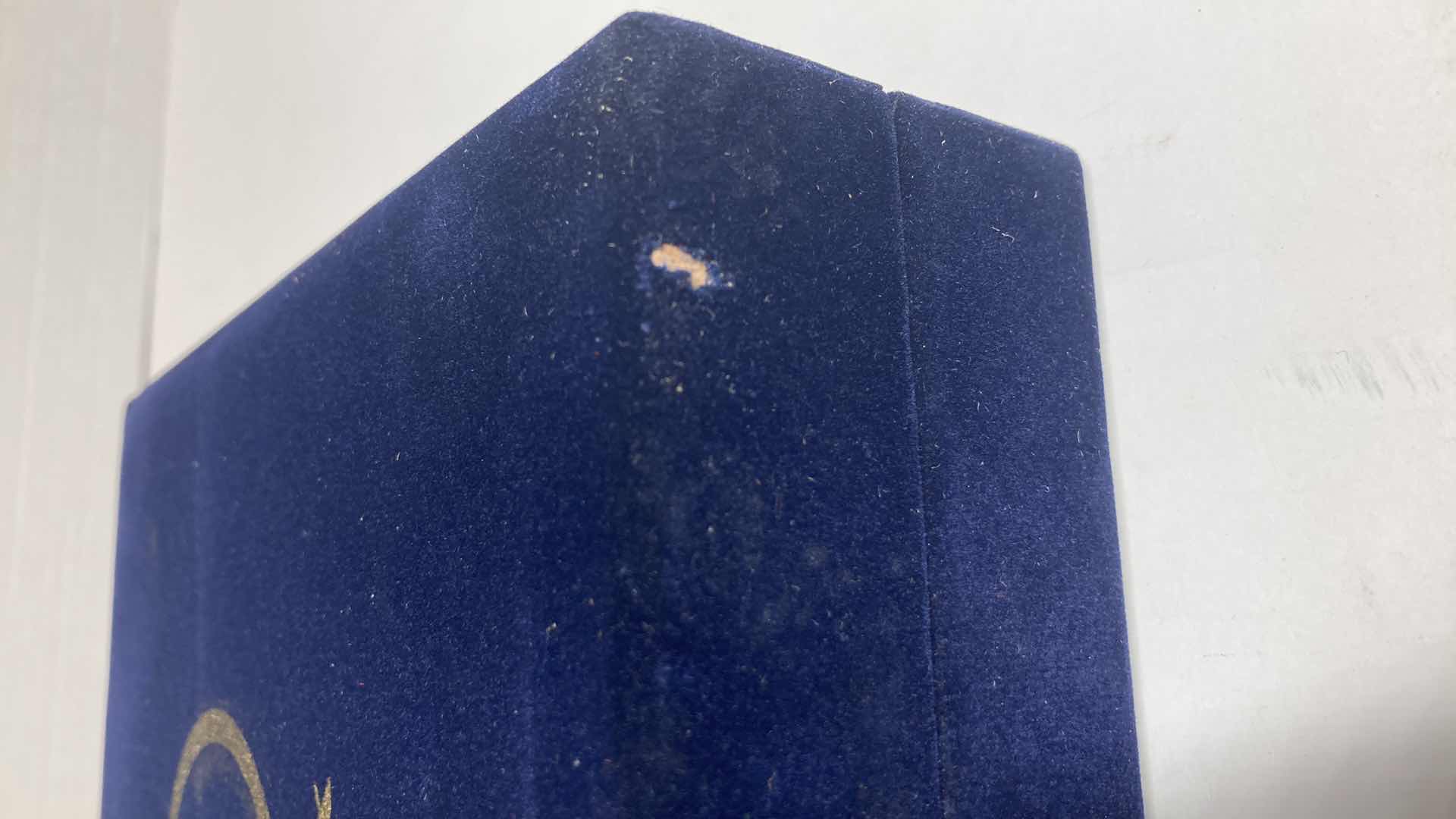 Photo 1 of NEW FEDNAX METAL KEEPSAKE 6PC SET MINI URNS W BAGS & STORAGE BOX MODEL 7456-BLUE FAMILY