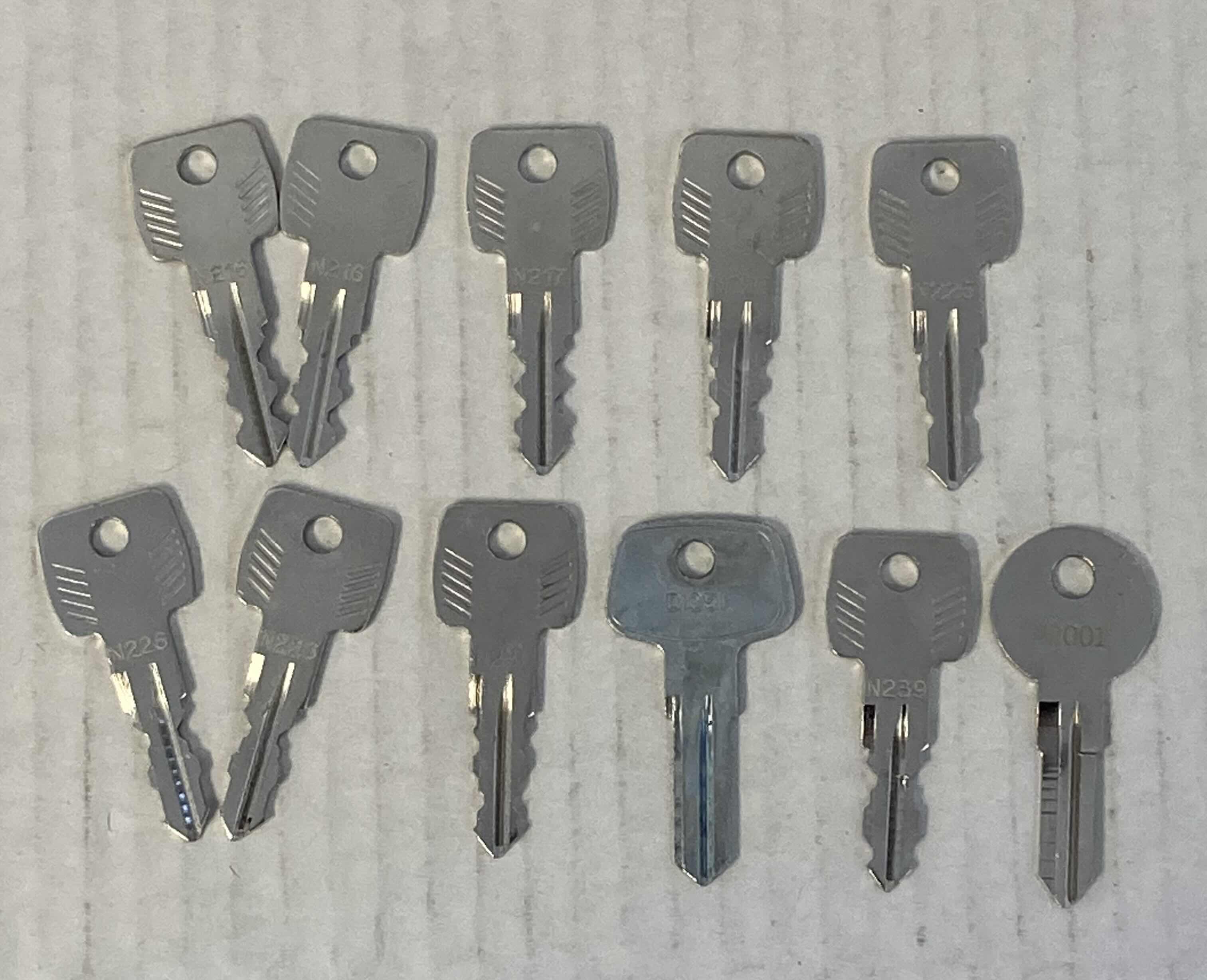 Photo 1 of THULE REPLACEMENT KEYS-
N216 (2), N217 (1), N223 (1),
N225 (1), N226 (2), N230 (1),
N239 (1), R001 (2)