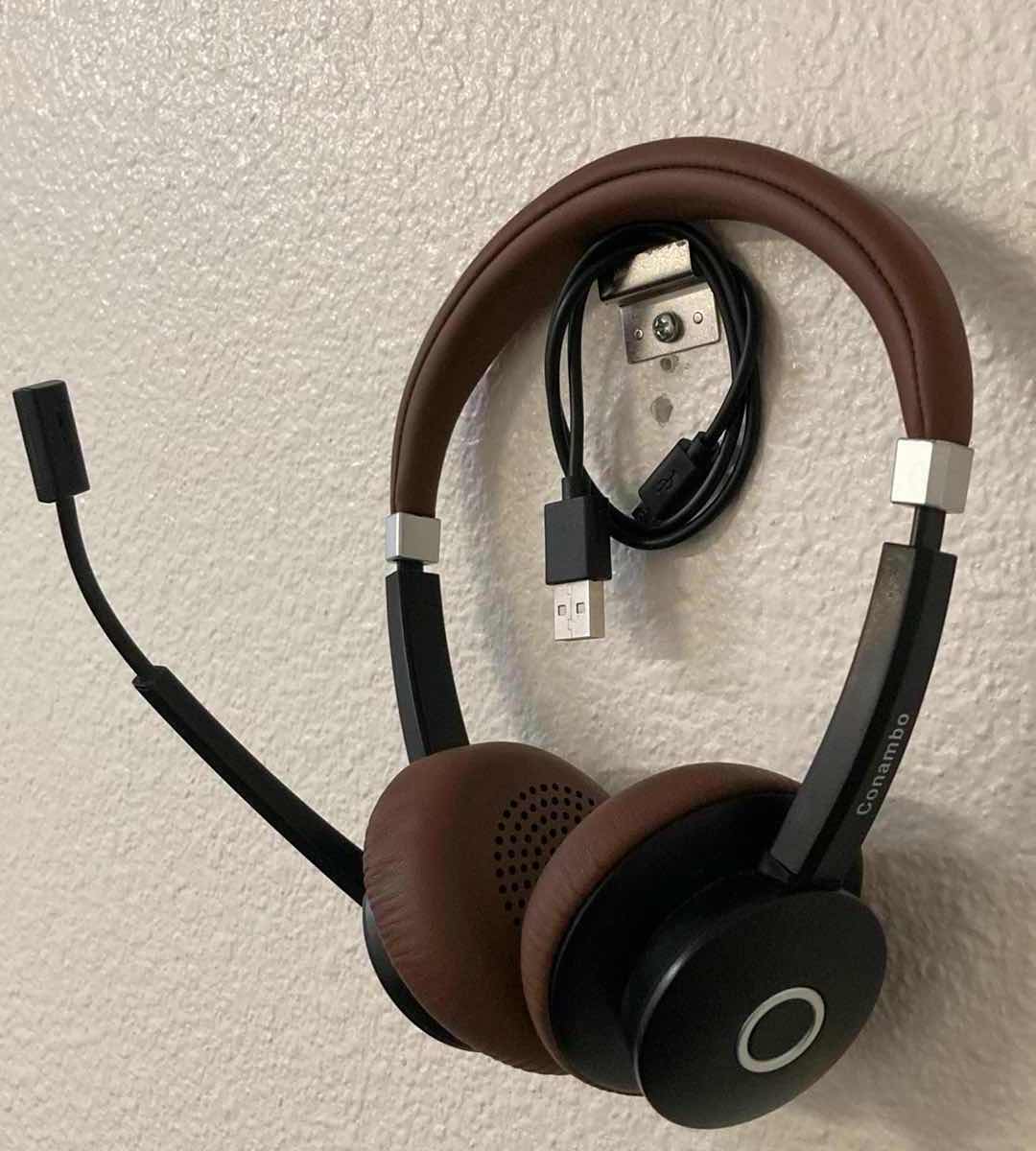 Photo 3 of CONAMBO HEADPHONES W MIC & CHARGER