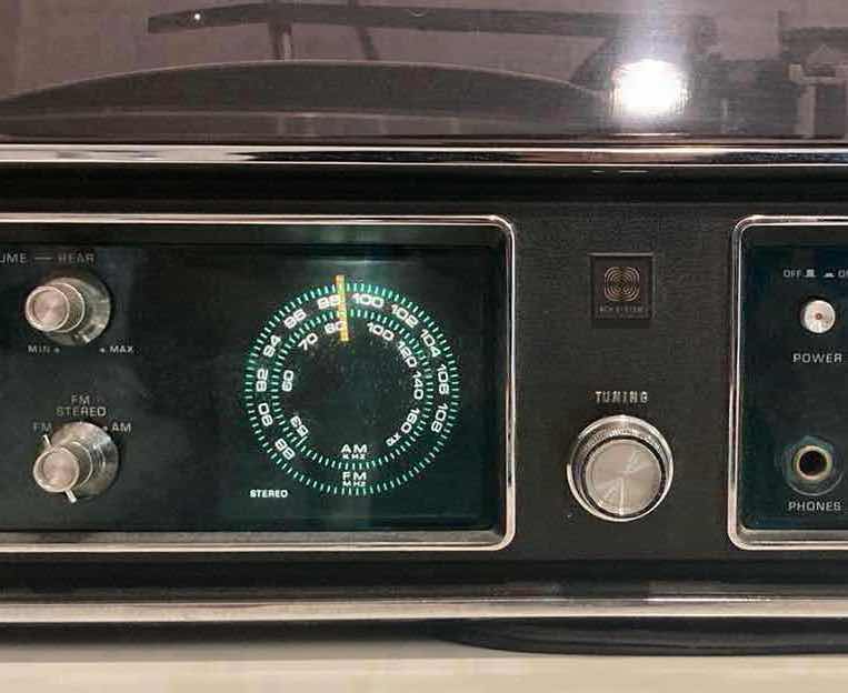 Photo 1 of PANASONIC SE-4040 AM/FM STEREO, RECORD & 8 TRACK PLAYER W SPEAKERS & RECORDS