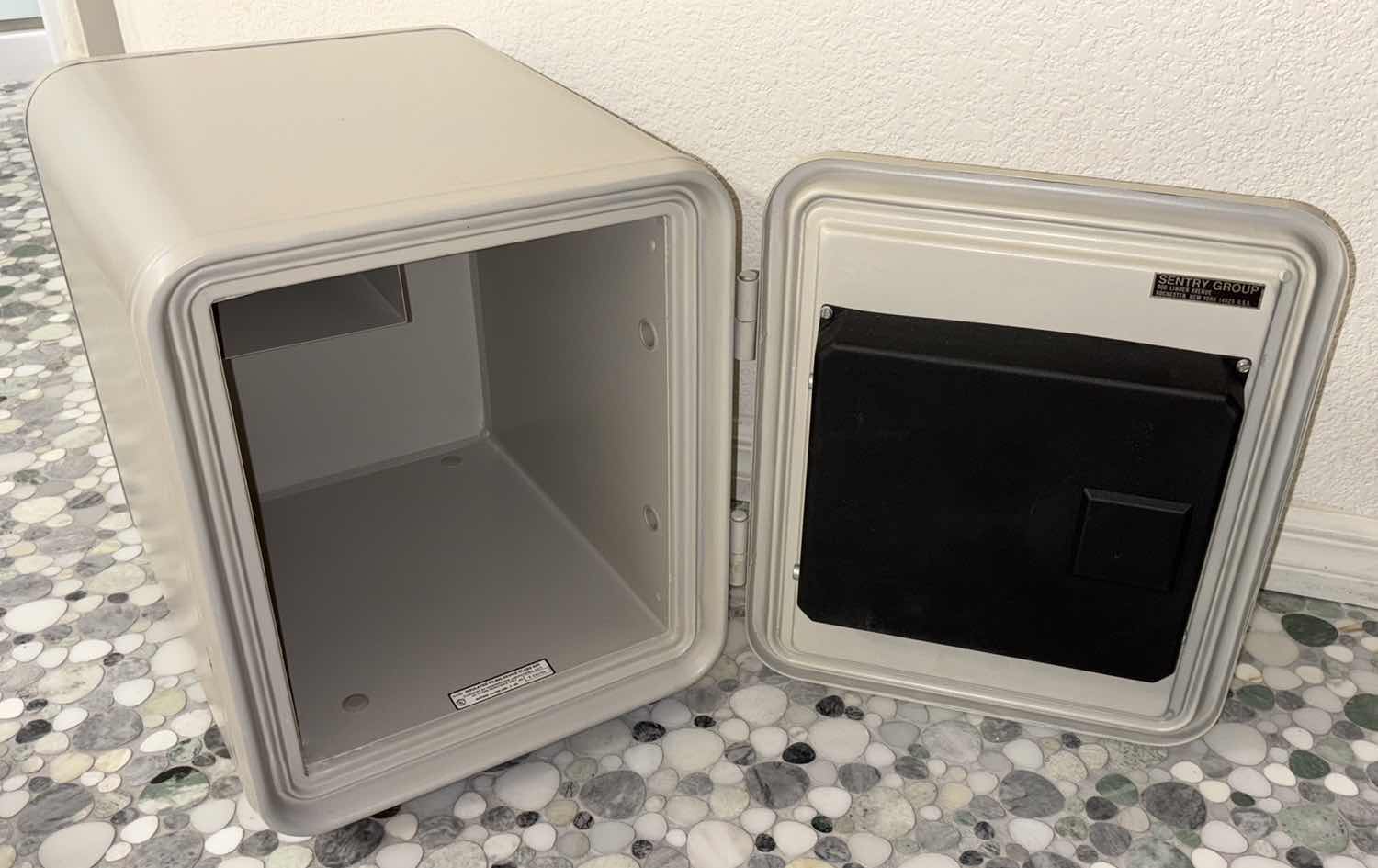 Photo 1 of SENTRY 1250 FIRE-SAFE HOME/OFFICE SAFE, RATING: CLASS 350 1HR