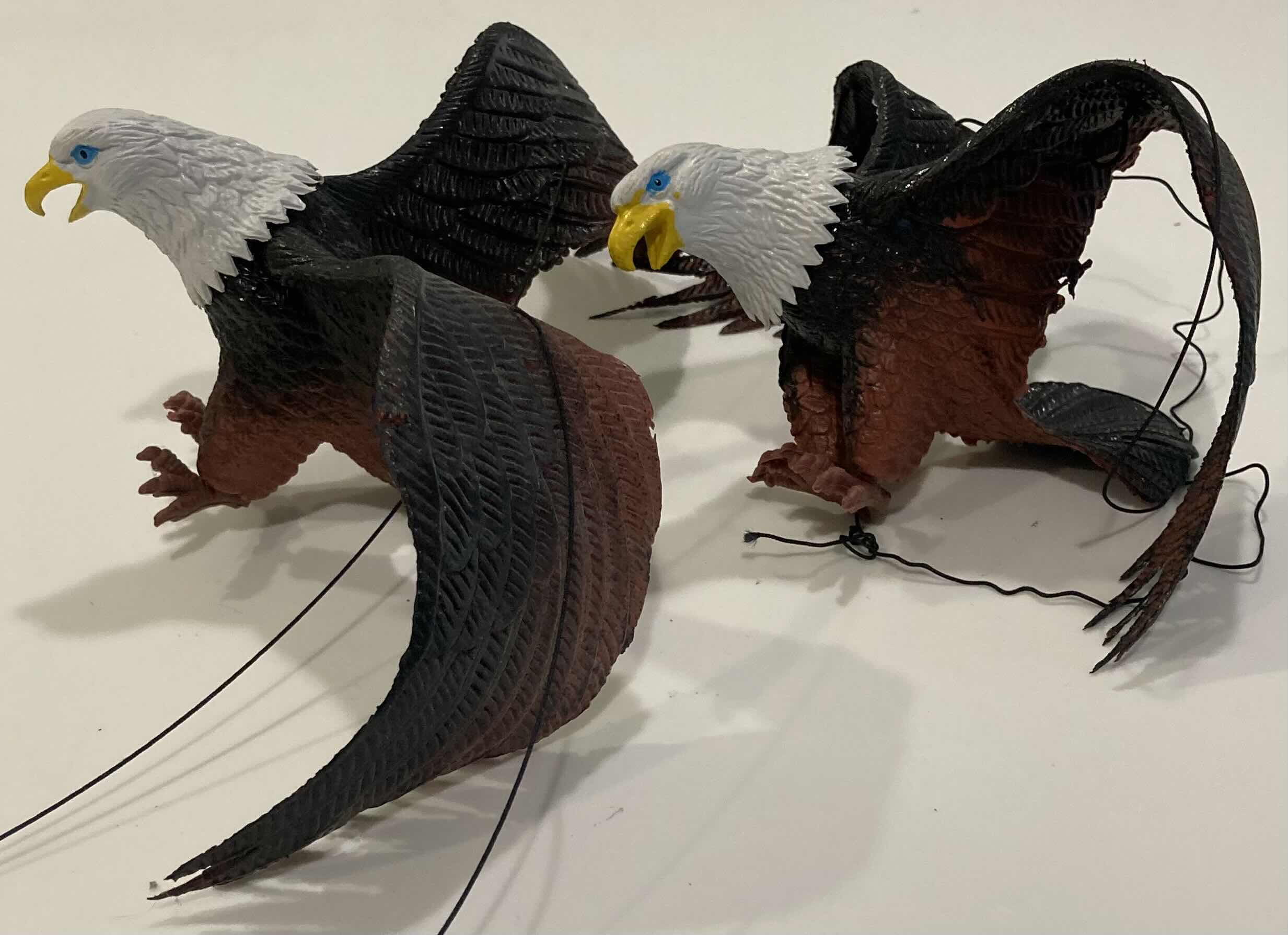 Photo 1 of SEAGULLS & EAGLES PLASTIC HANGING WALL DECOR (4)