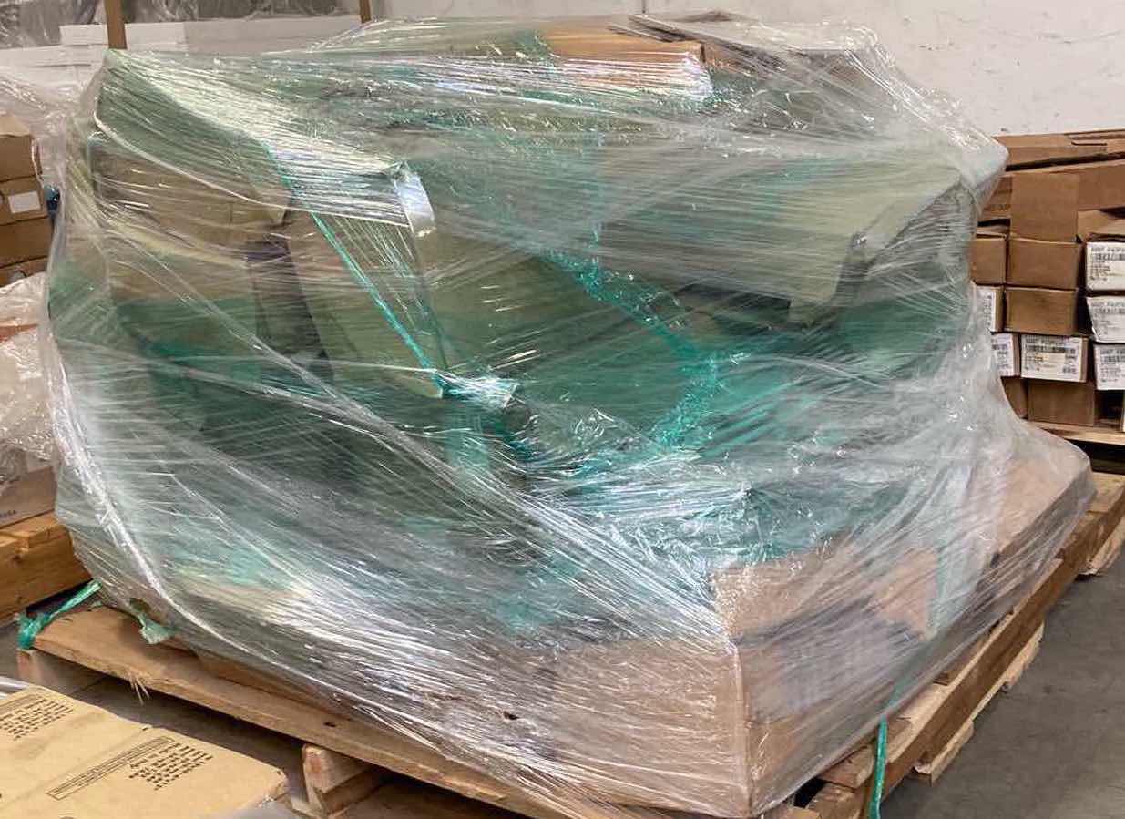 Photo 1 of DALTILE NATURAL HUES IVORY FINISH CERAMIC TILE 3” X 6” X 8” (APPROX 48PC PER CASE/14CASES APRROX 672PCS TOTAL)