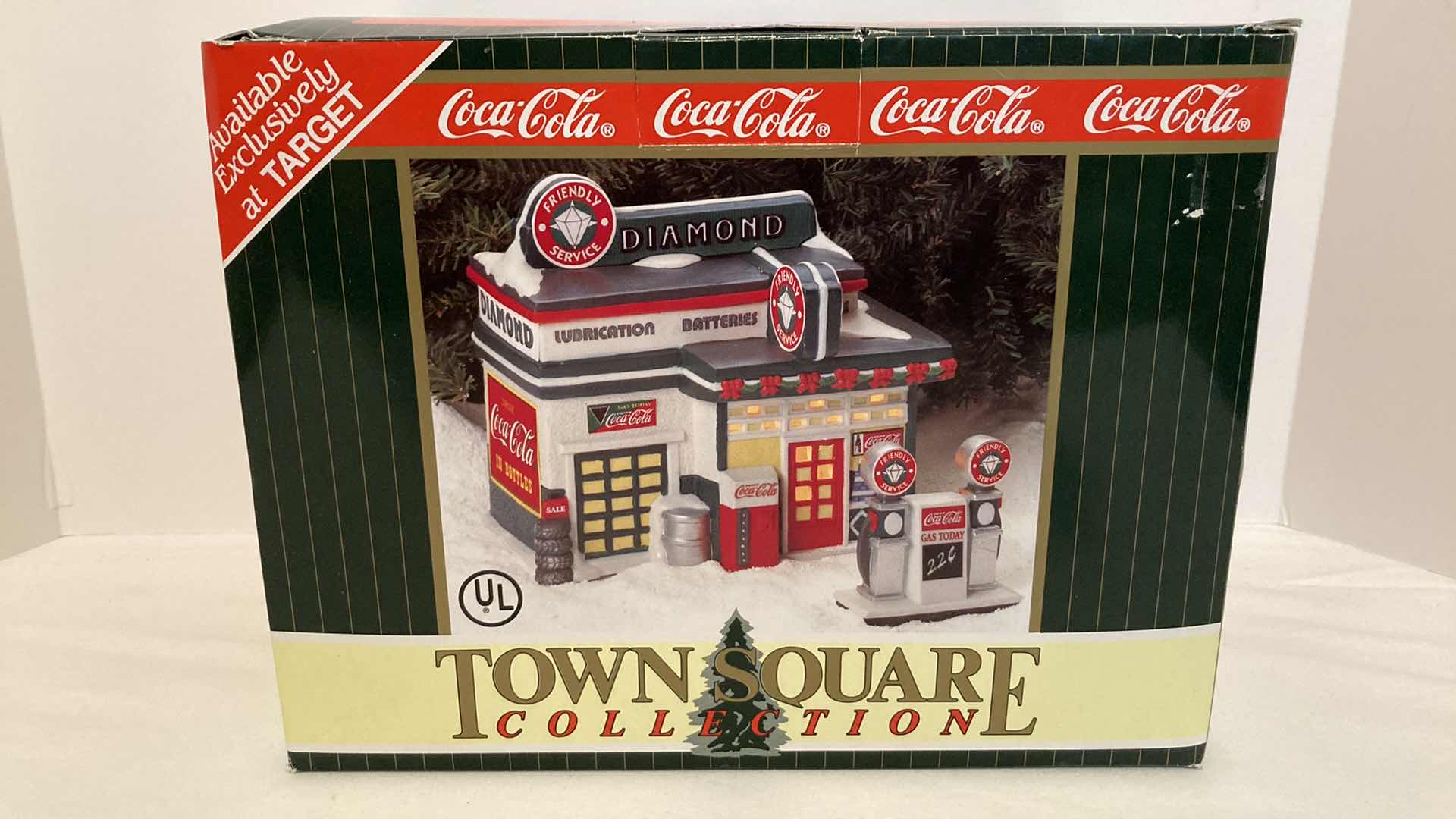 Photo 2 of COCA-COLA DIAMOND SERVICE STATION TOWN SQUARE COLLECTION PORCELAIN DECORATION