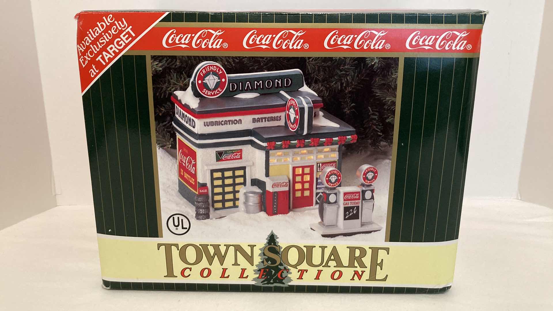 Photo 1 of COCA-COLA DIAMOND SERVICE STATION TOWN SQUARE COLLECTION PORCELAIN DECORATION