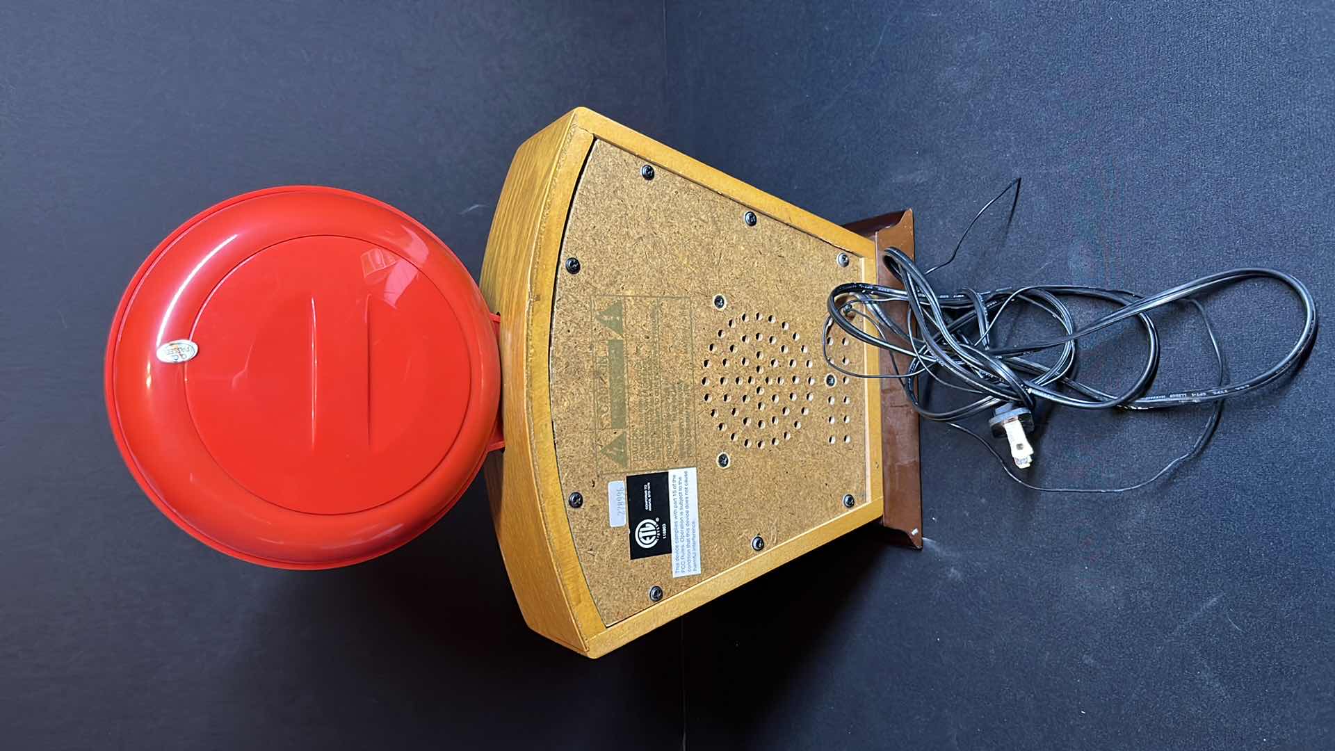 Photo 1 of COCA-COLA AM/FM RADIO FEATURING THE RED DISC ICON W WOOD BASE, 1934 ANTIQUE LOOK (1996)