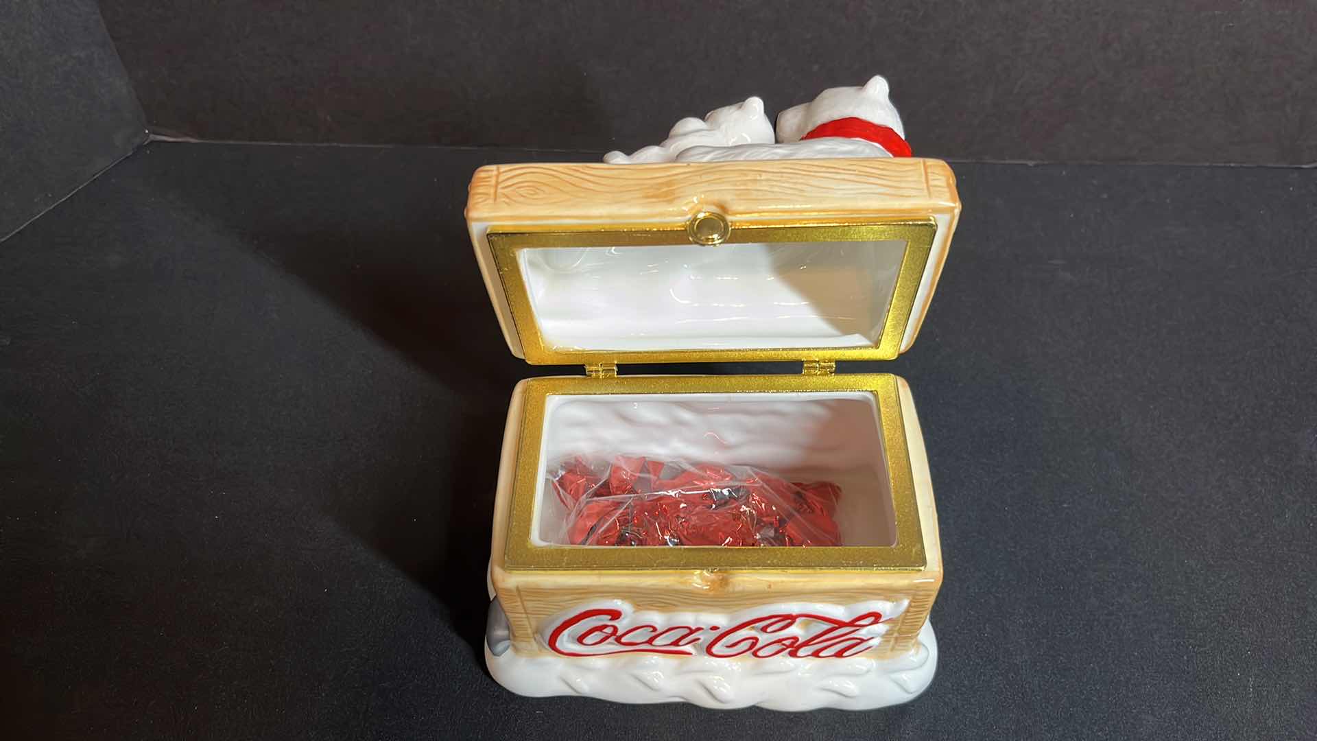 Photo 1 of COCA-COLA HINGED BOX W POLAR BEARS, CERAMIC, ITEM #3741FY04