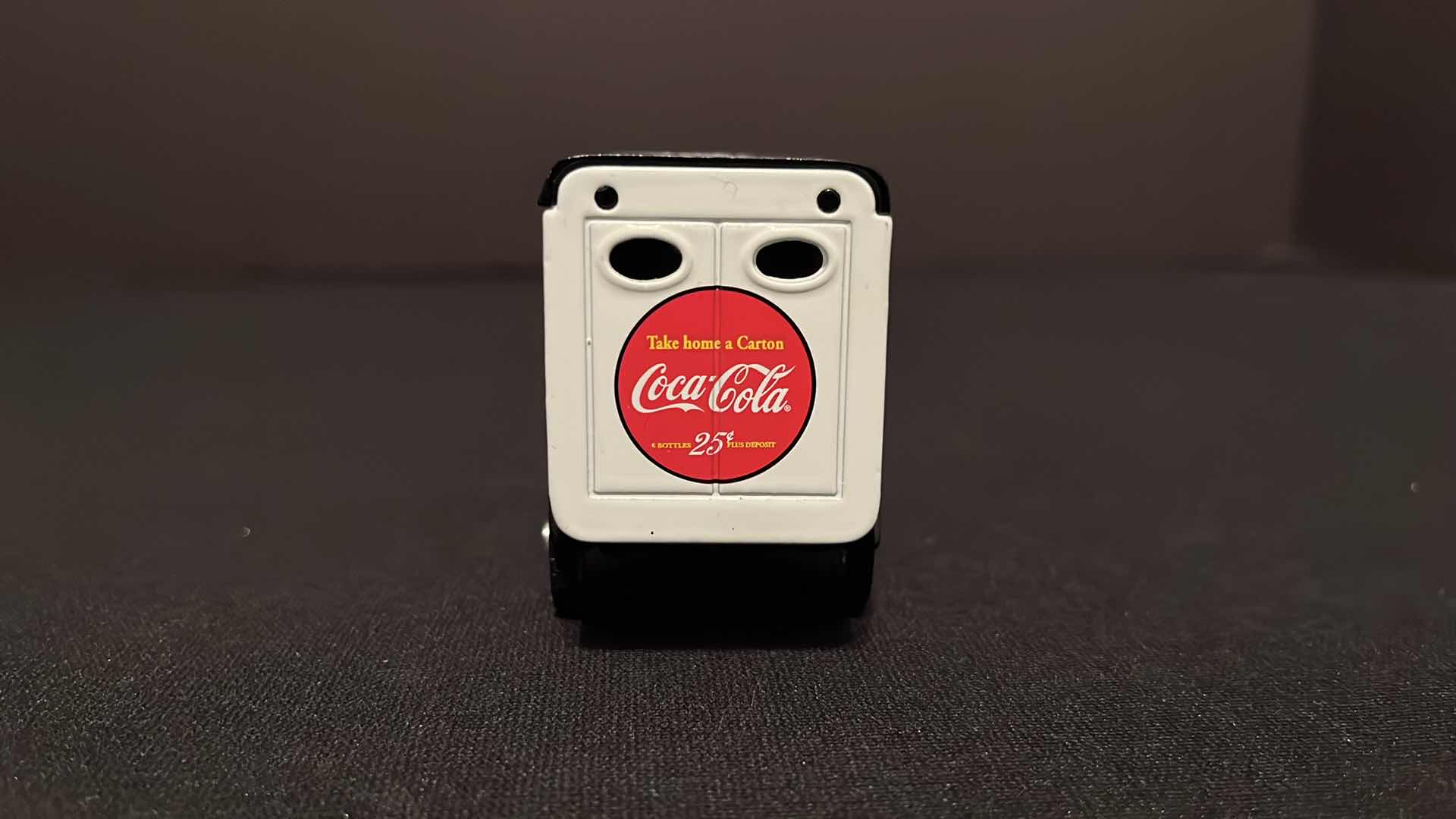 Photo 1 of COCA-COLA MATCHBOX COLLECTIBLES MODELS OF YESTERYEAR 1926 FORD MODEL TT, W COA, 1995 (MODEL YYM96509)