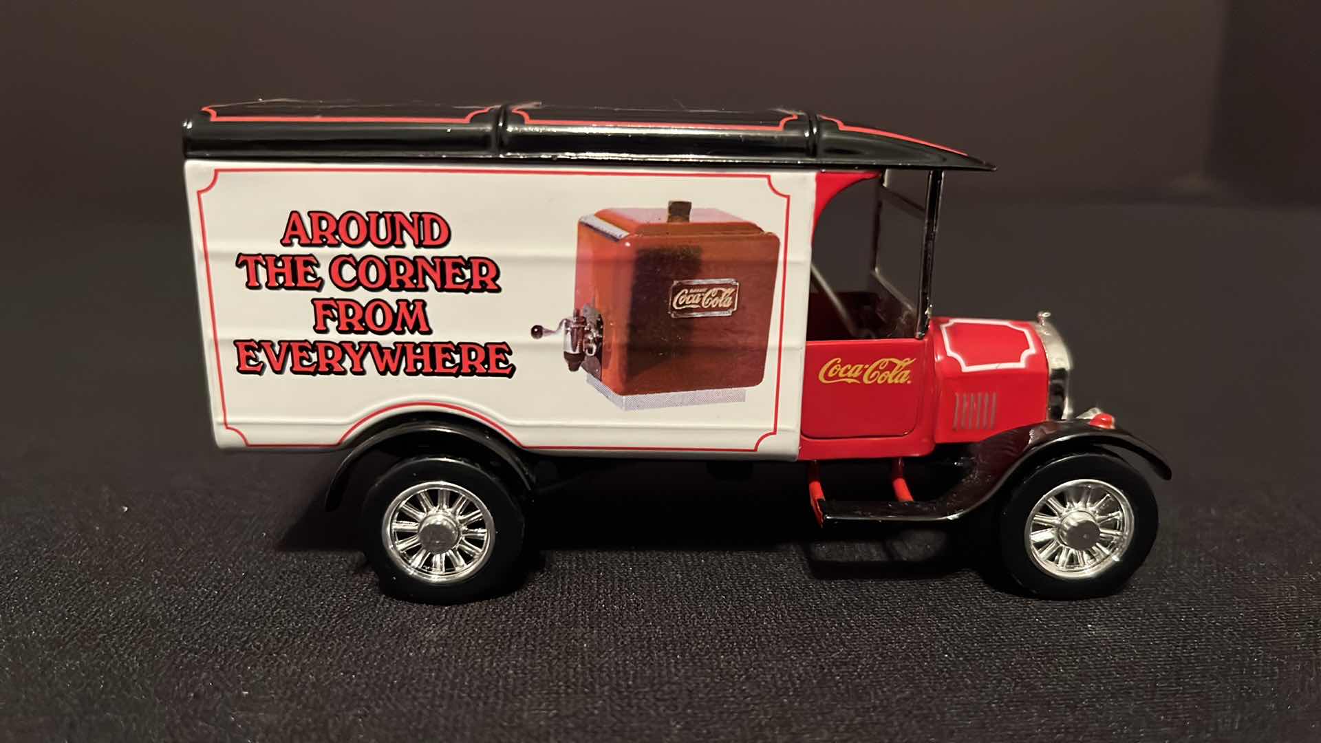 Photo 1 of COCA-COLA MATCHBOX COLLECTIBLES MODELS OF YESTERYEAR 1926 FORD MODEL TT, W COA, 1995 (MODEL YYM96509)