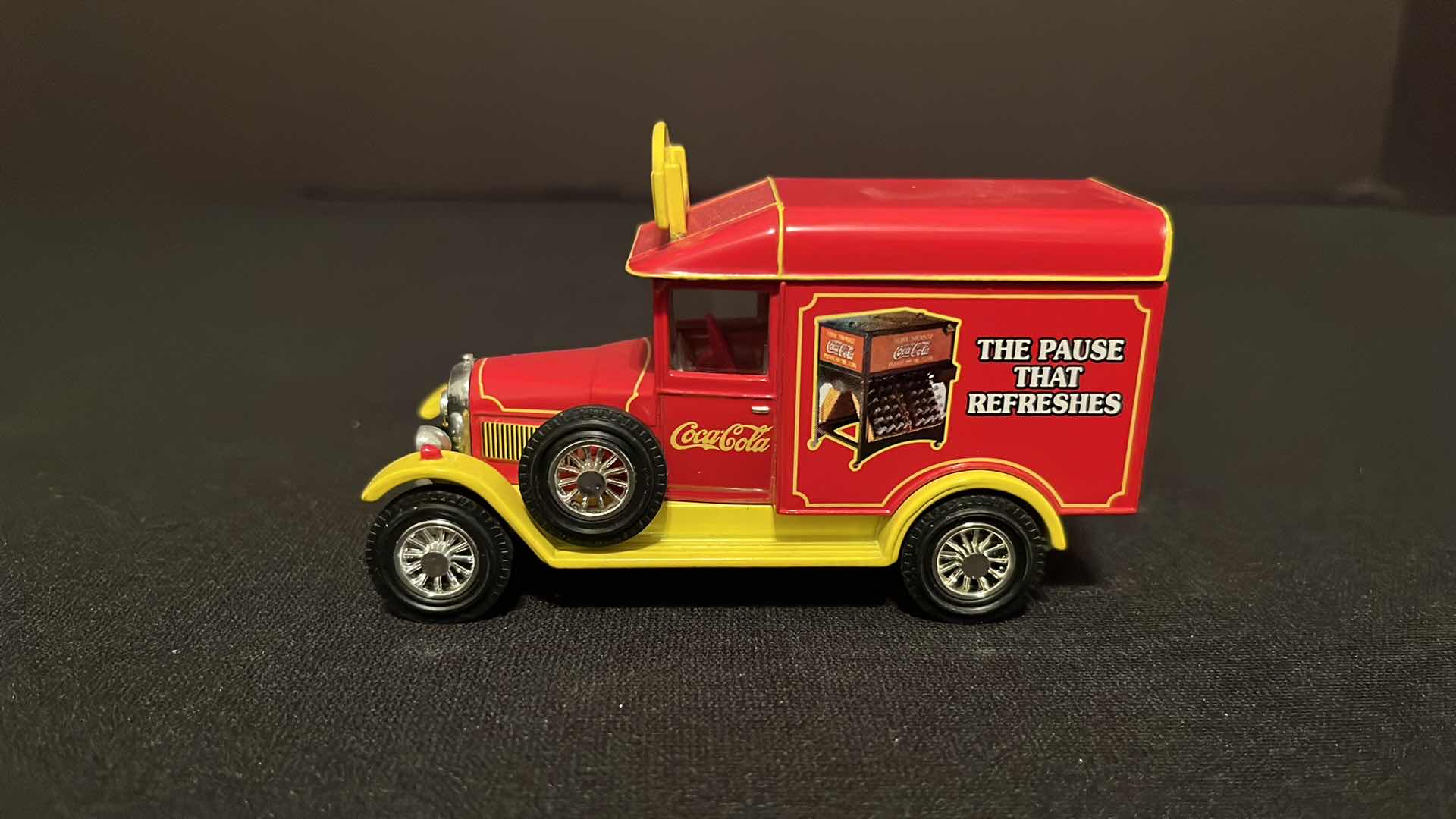Photo 1 of COCA-COLA MATCHBOX COLLECTIBLES MODELS OF YESTERYEAR 1929 MORRIS LIGHT VAN, W COA, 1995 (MODEL YYM96508)
